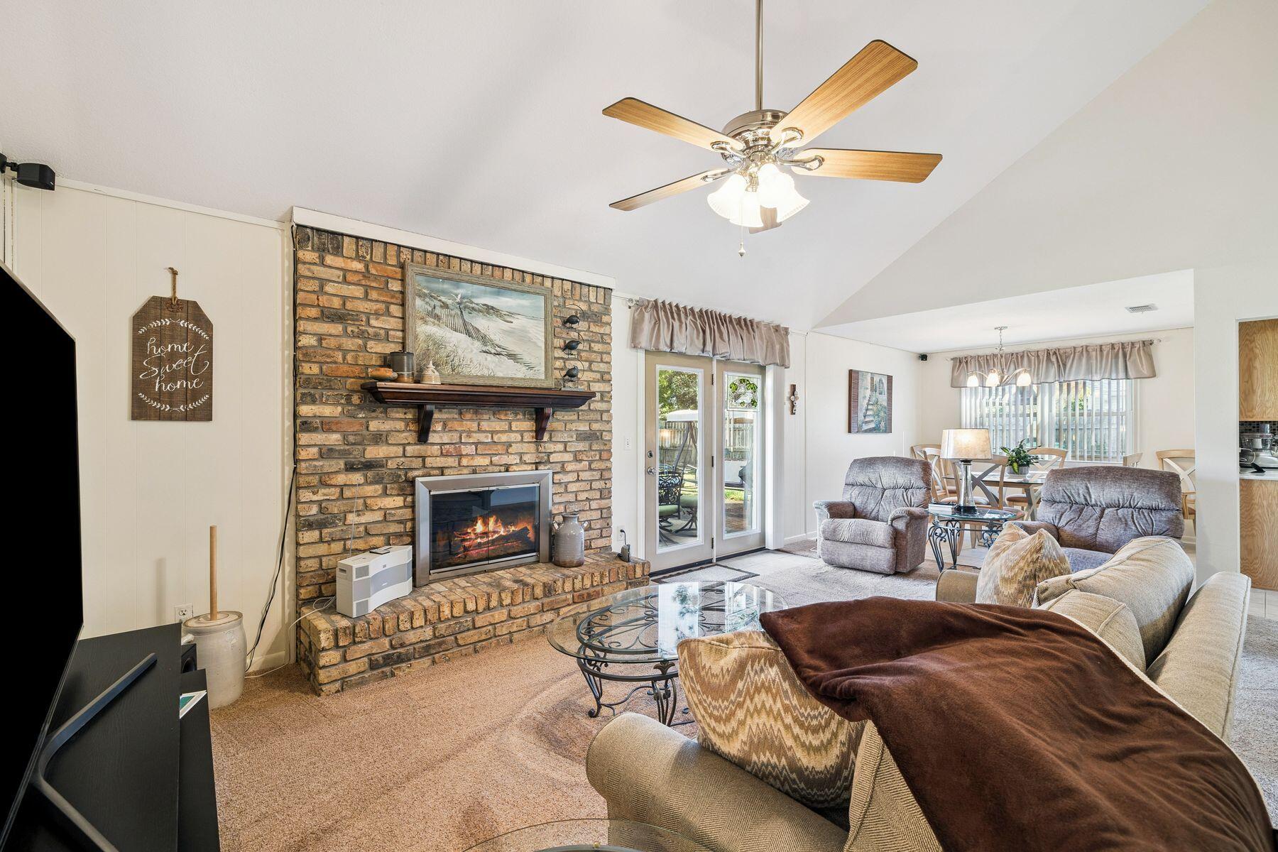 MARY ESTHER MANOR - Residential