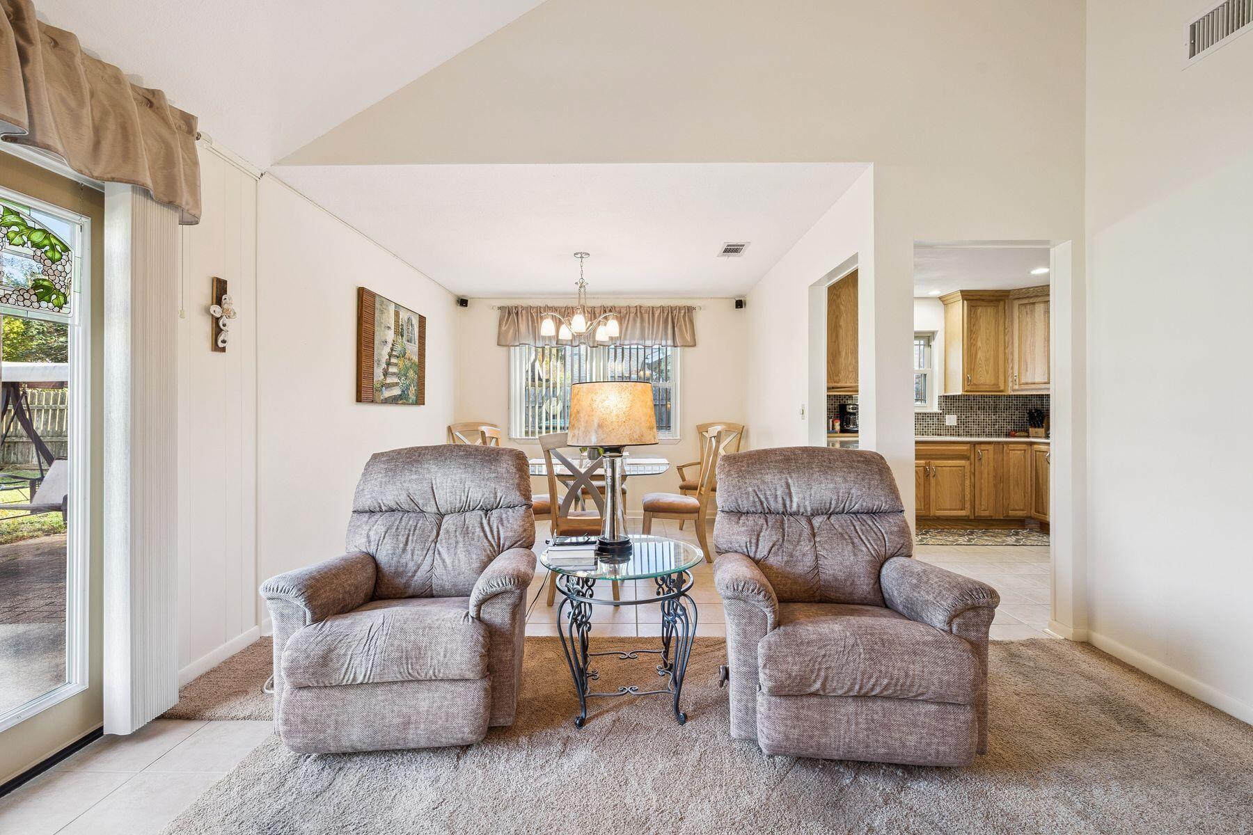 MARY ESTHER MANOR - Residential