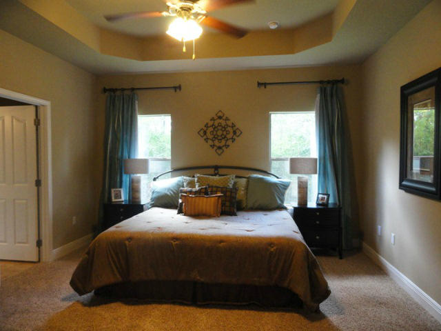 AUTUMN WOODS - Residential