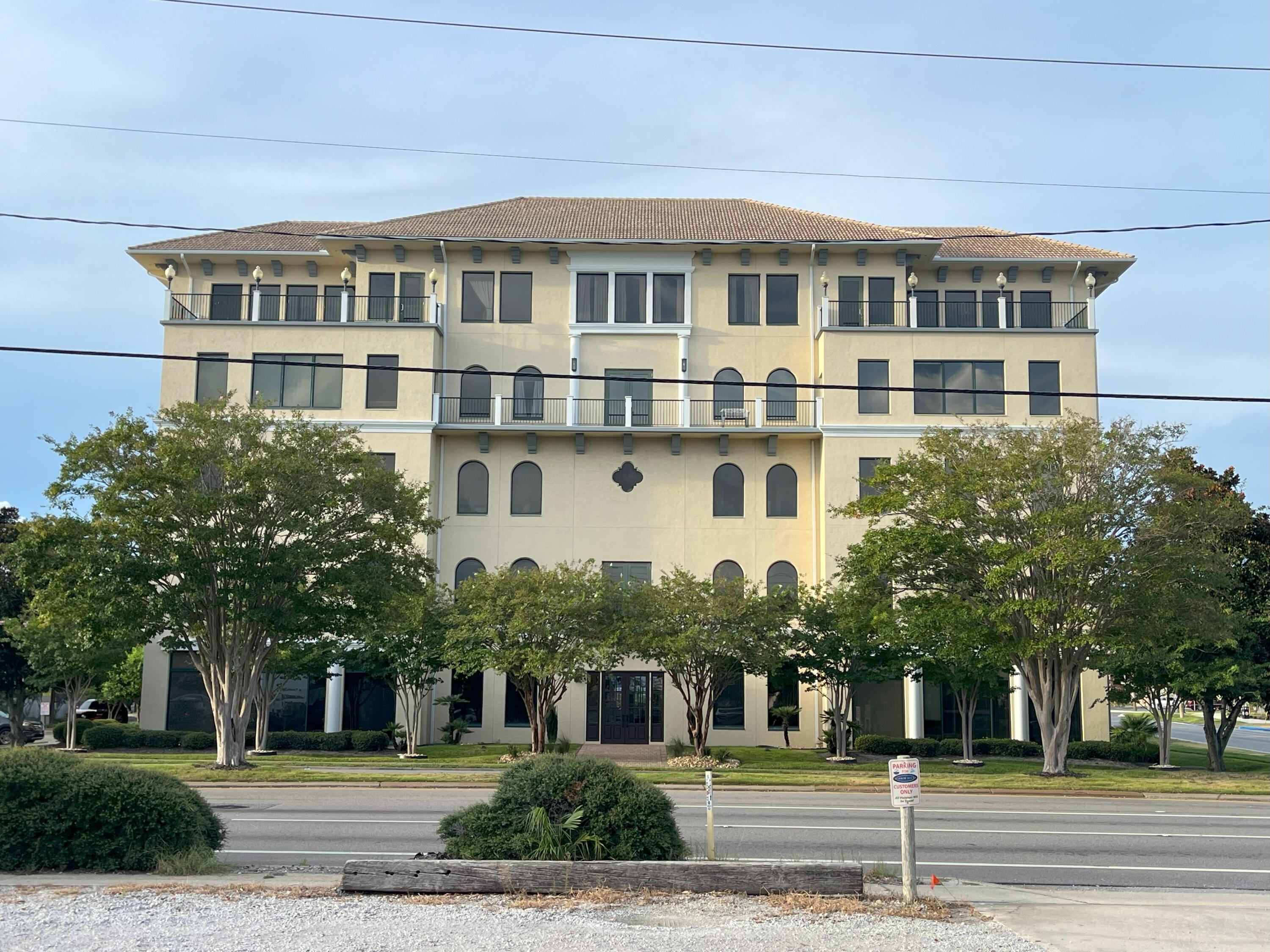 ~1,550 SF office unit located on the second floor of Pier 98 building. Unit 204 is currently occupied by an engineering firm with a lease in place. Approximately 18 mos. of lease term remaining with a 3-year renewal option. Opportunity for an investor with stabilized cash flow in place, or for an owner-occupier beginning in March of 2026. The unit enjoys a highly functional floor plan with dedicated waiting area/reception, several modular/private offices, a large corner office big enough to have a small conference table, bathroom, coffee/storage station, and collaborative/open working space.