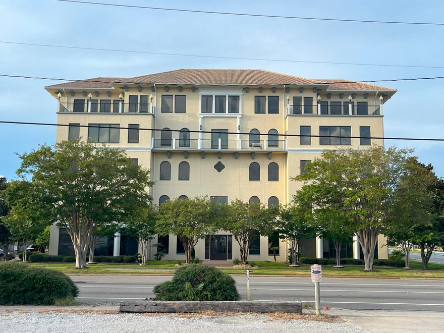 ~1,550 SF office unit located on the second floor of Pier 98 building. Unit 204 is currently occupied by an engineering firm with a lease in place. Approximately 18 mos. of lease term remaining with a 3-year renewal option. Opportunity for an investor with stabilized cash flow in place, or for an owner-occupier beginning in March of 2026. The unit enjoys a highly functional floor plan with dedicated waiting area/reception, several modular/private offices, a large corner office big enough to have a small conference table, bathroom, coffee/storage station, and collaborative/open working space.