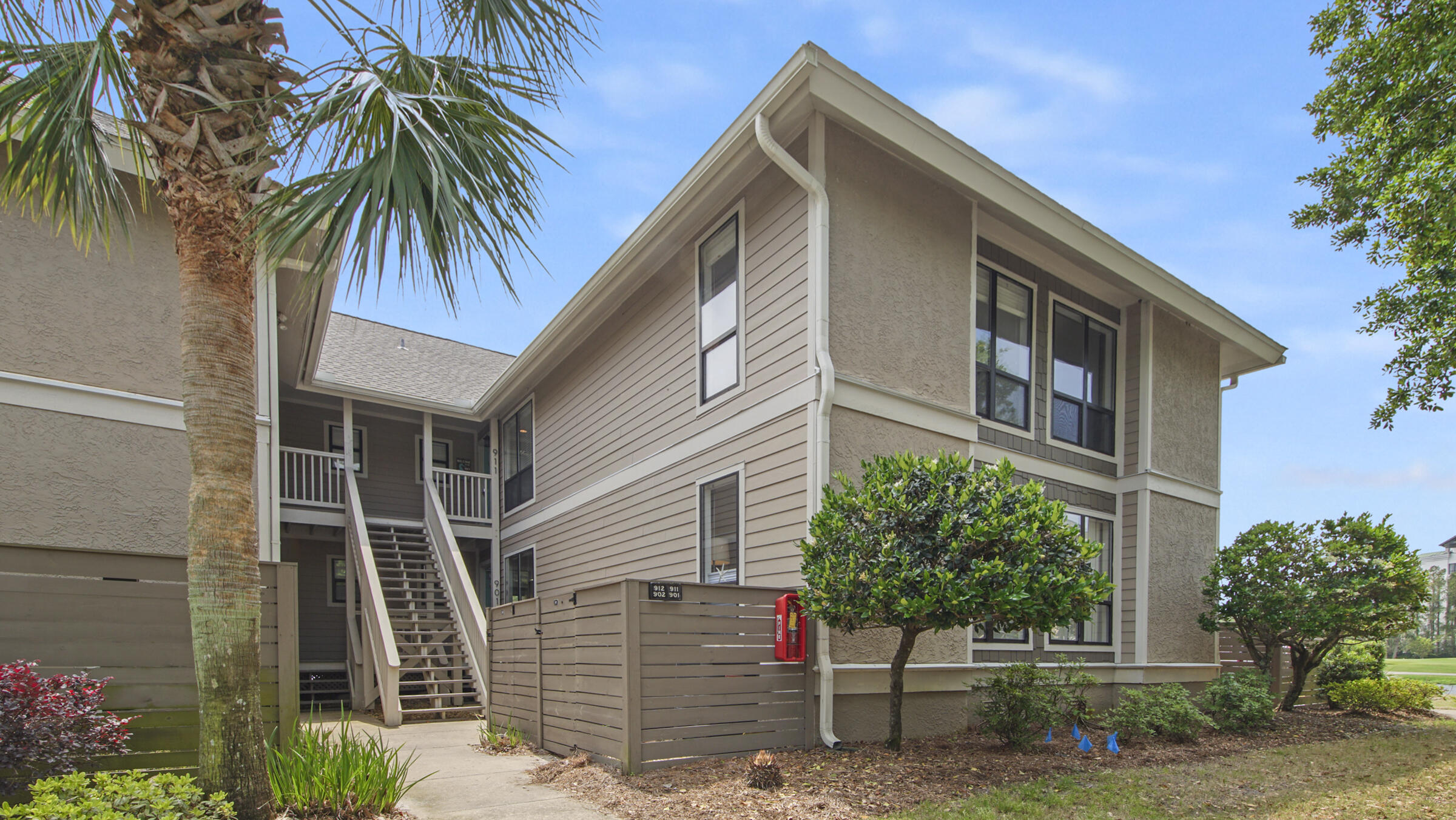 HARBOUR POINTE - Residential