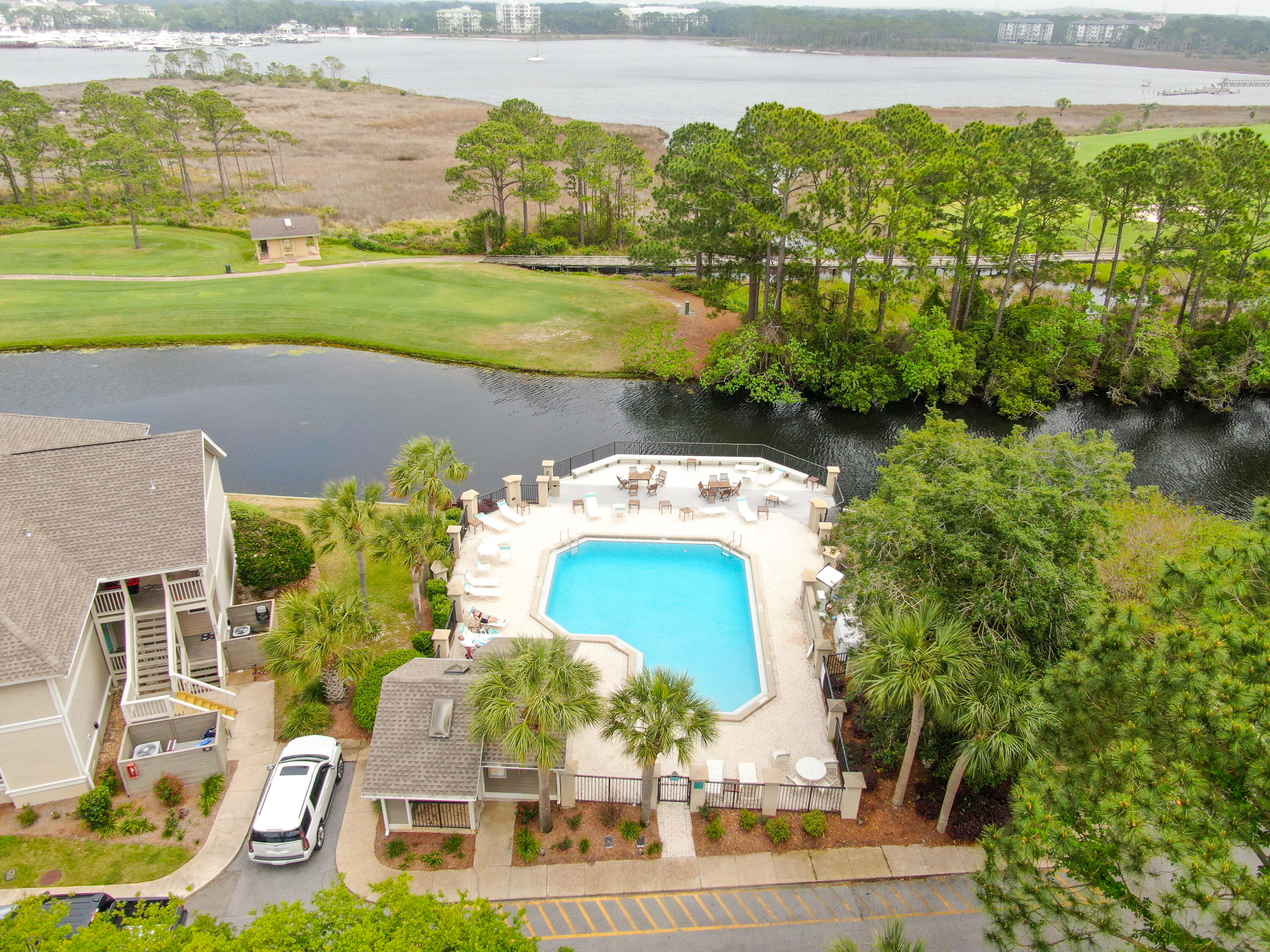 HARBOUR POINTE - Residential