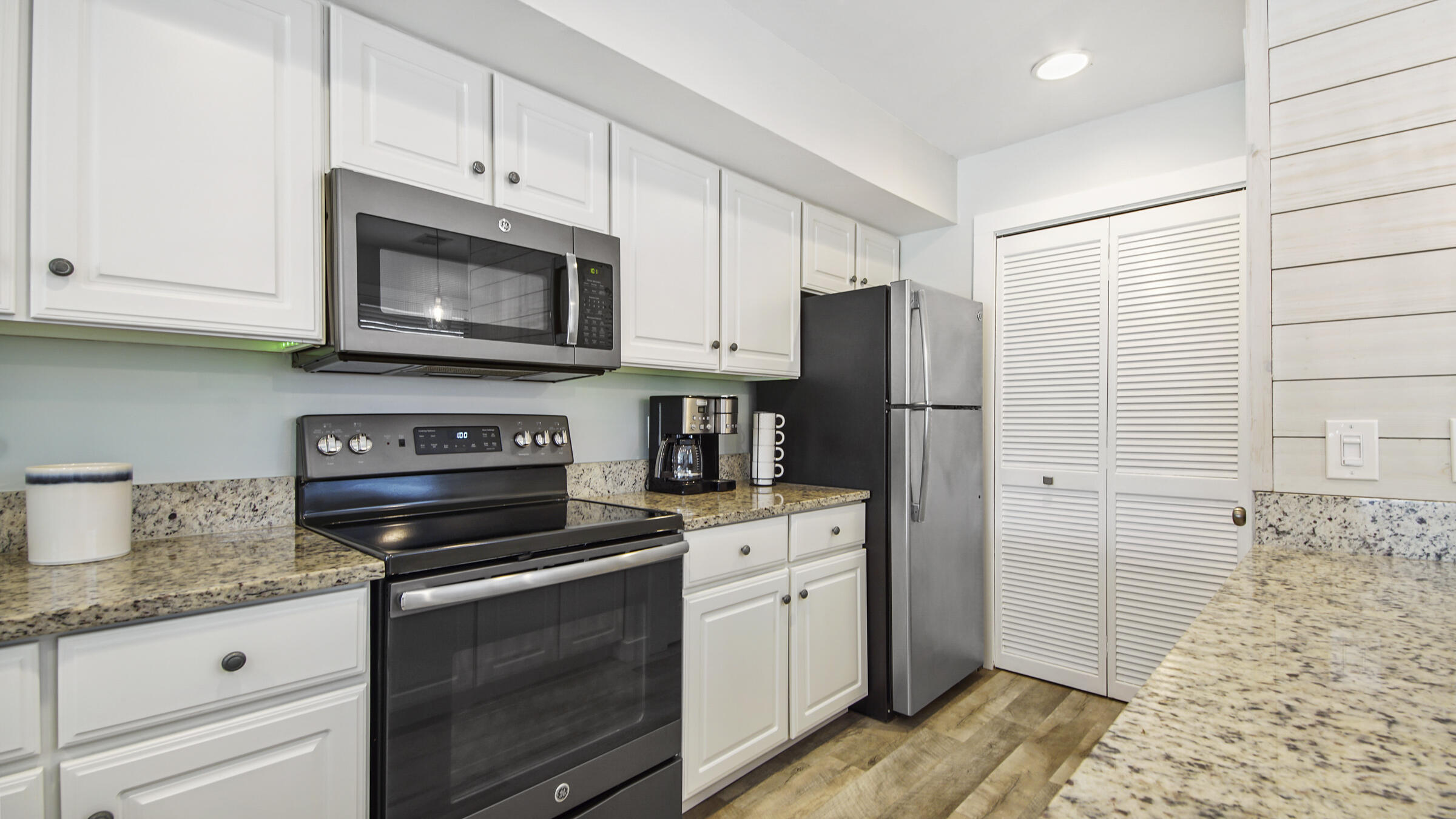 HARBOUR POINTE - Residential