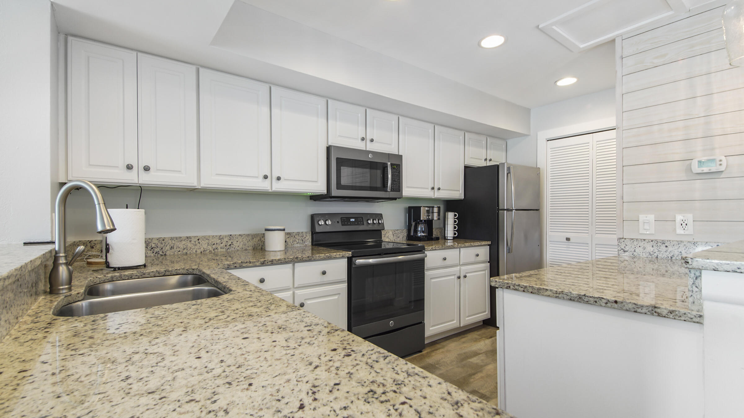 HARBOUR POINTE - Residential