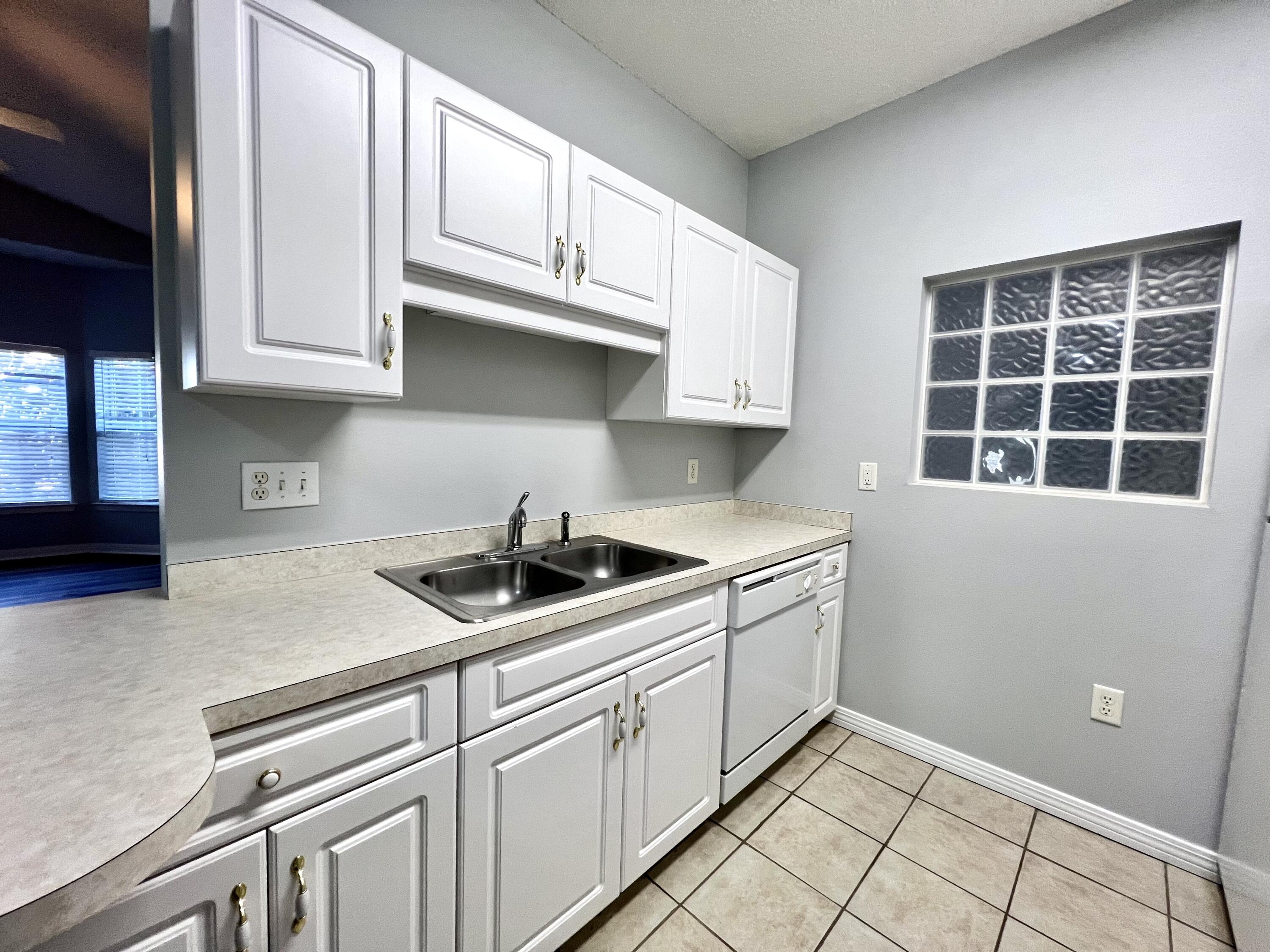 THE OAKS AT NICEVILLE PH I - Residential Lease