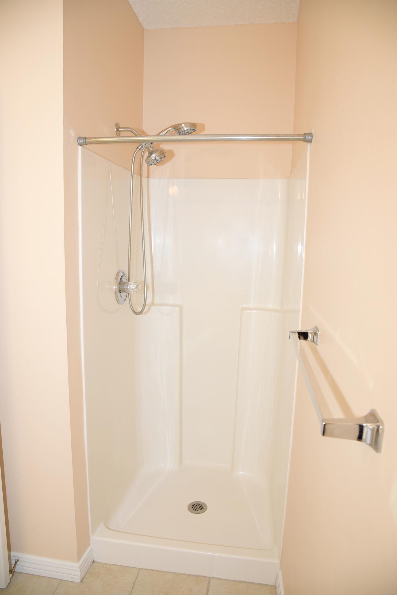 THE OAKS AT NICEVILLE PH I - Residential Lease