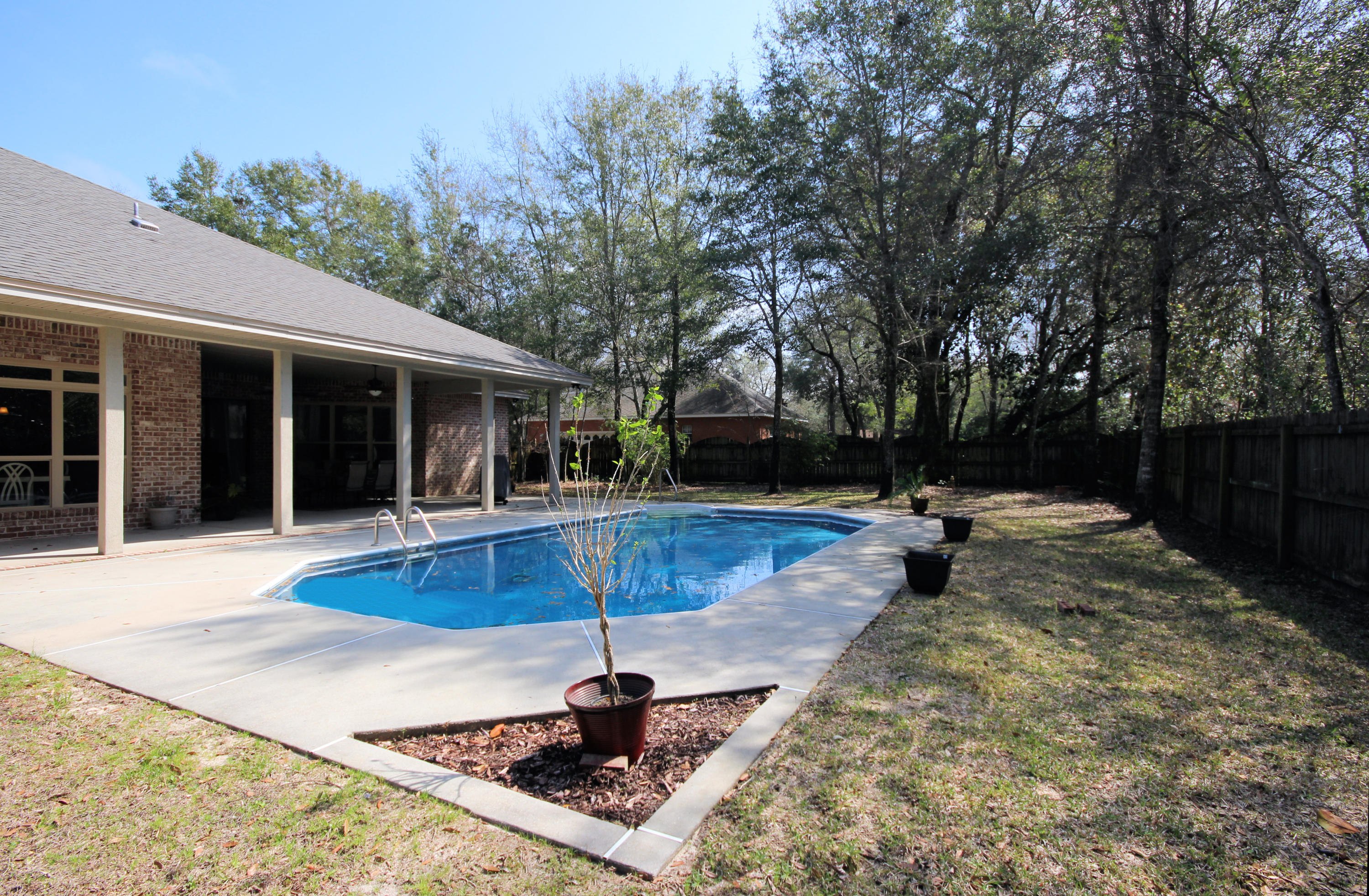 ROBLEDAL ESTATES - Residential