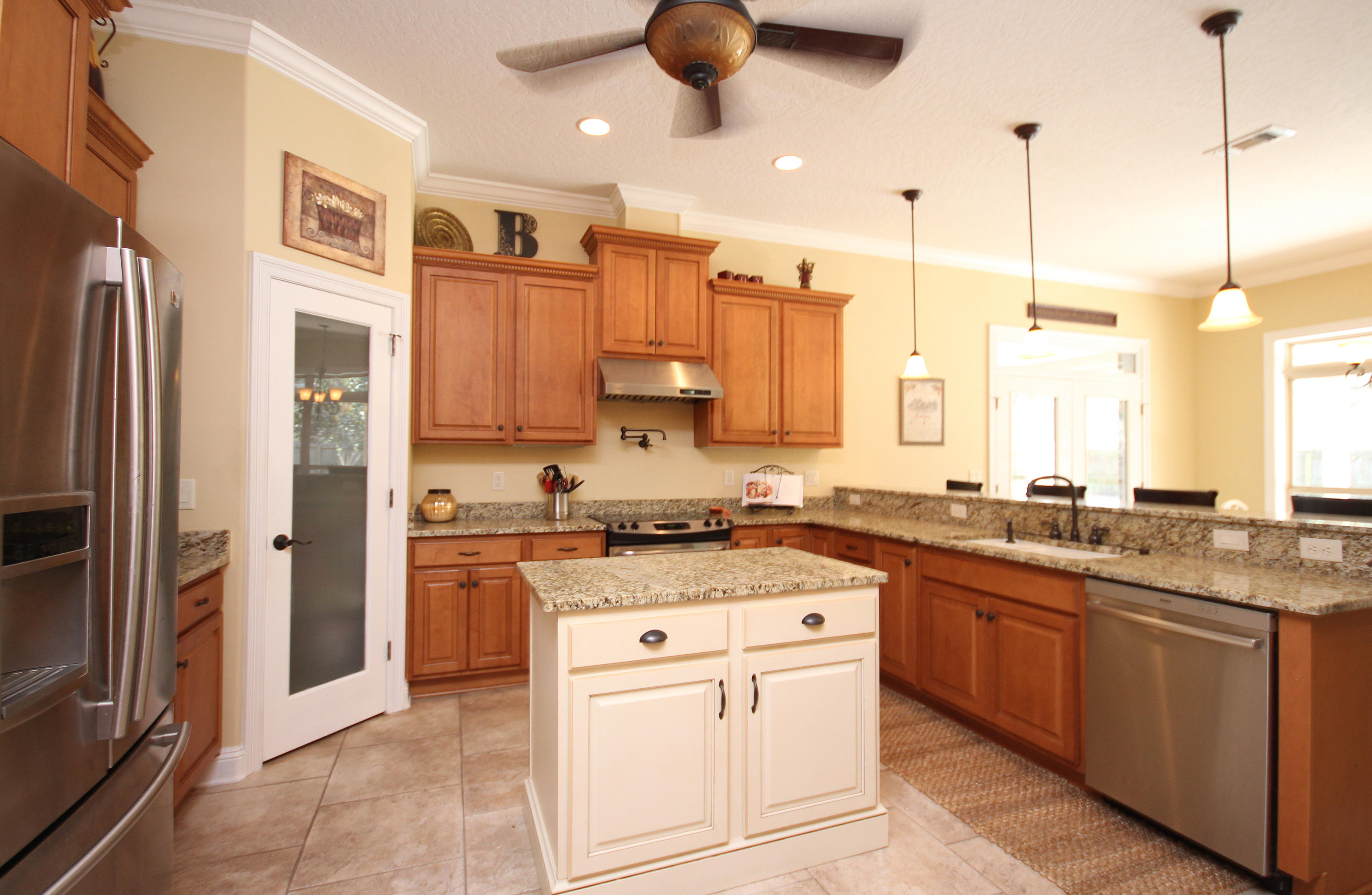 ROBLEDAL ESTATES - Residential