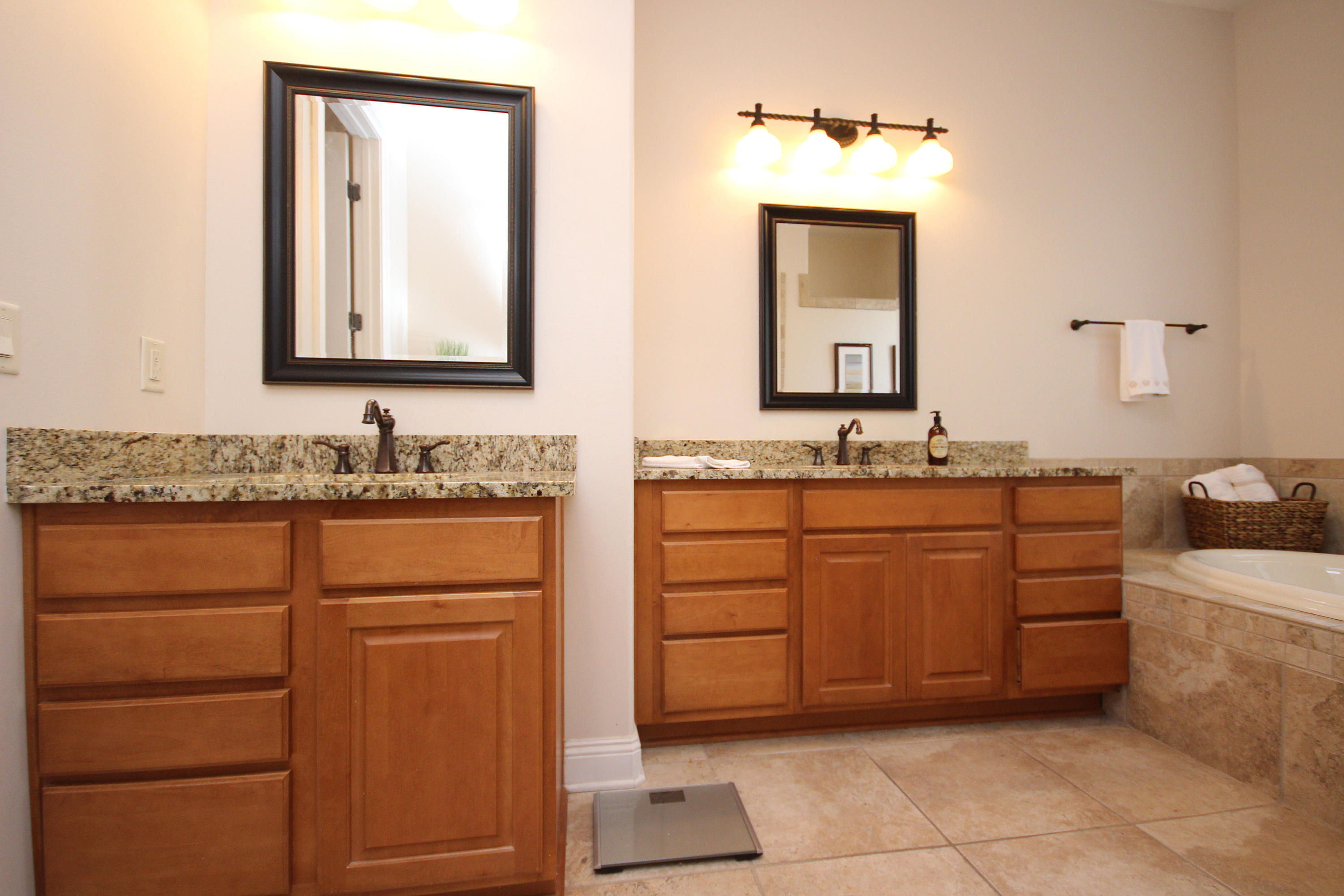 ROBLEDAL ESTATES - Residential