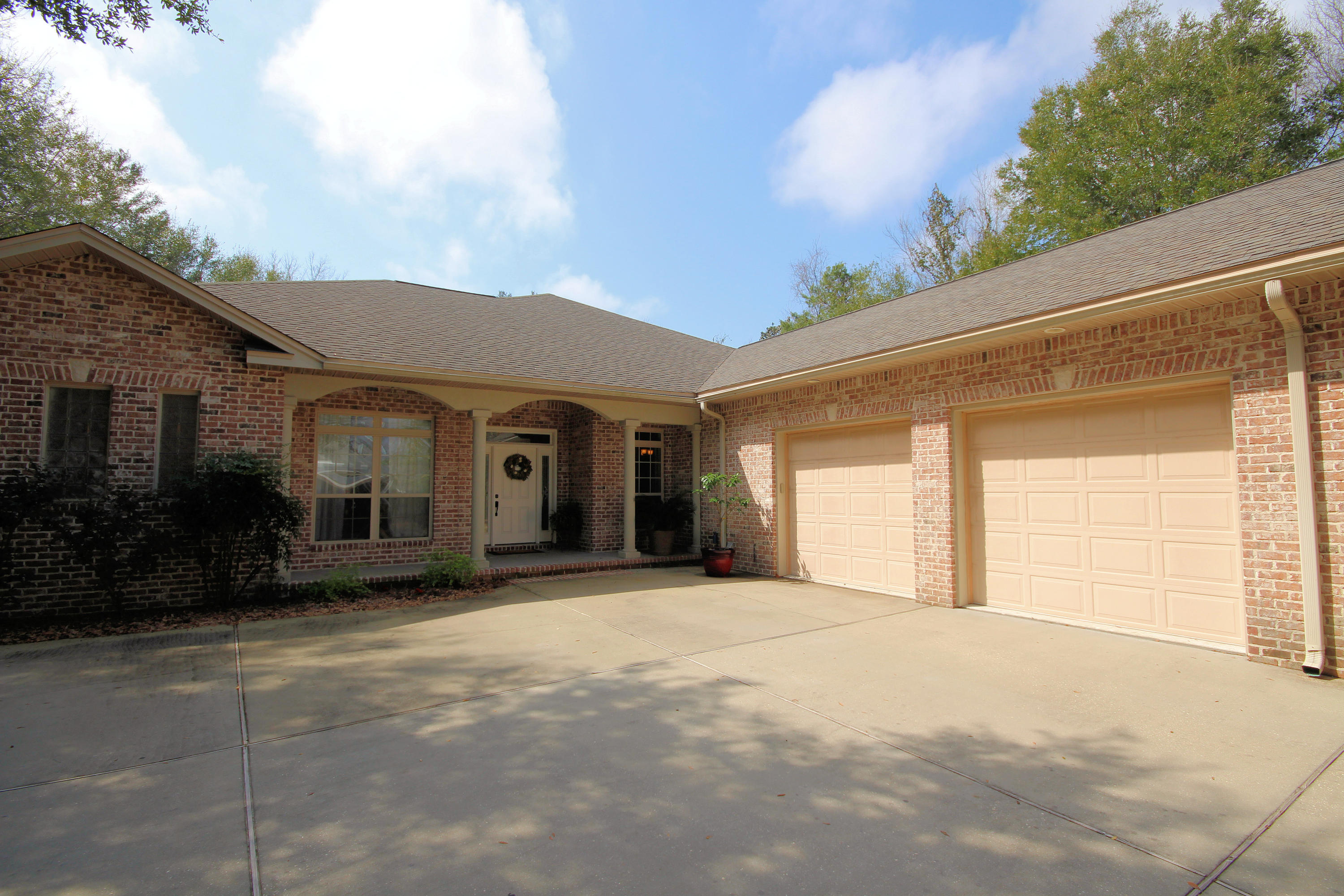 ROBLEDAL ESTATES - Residential