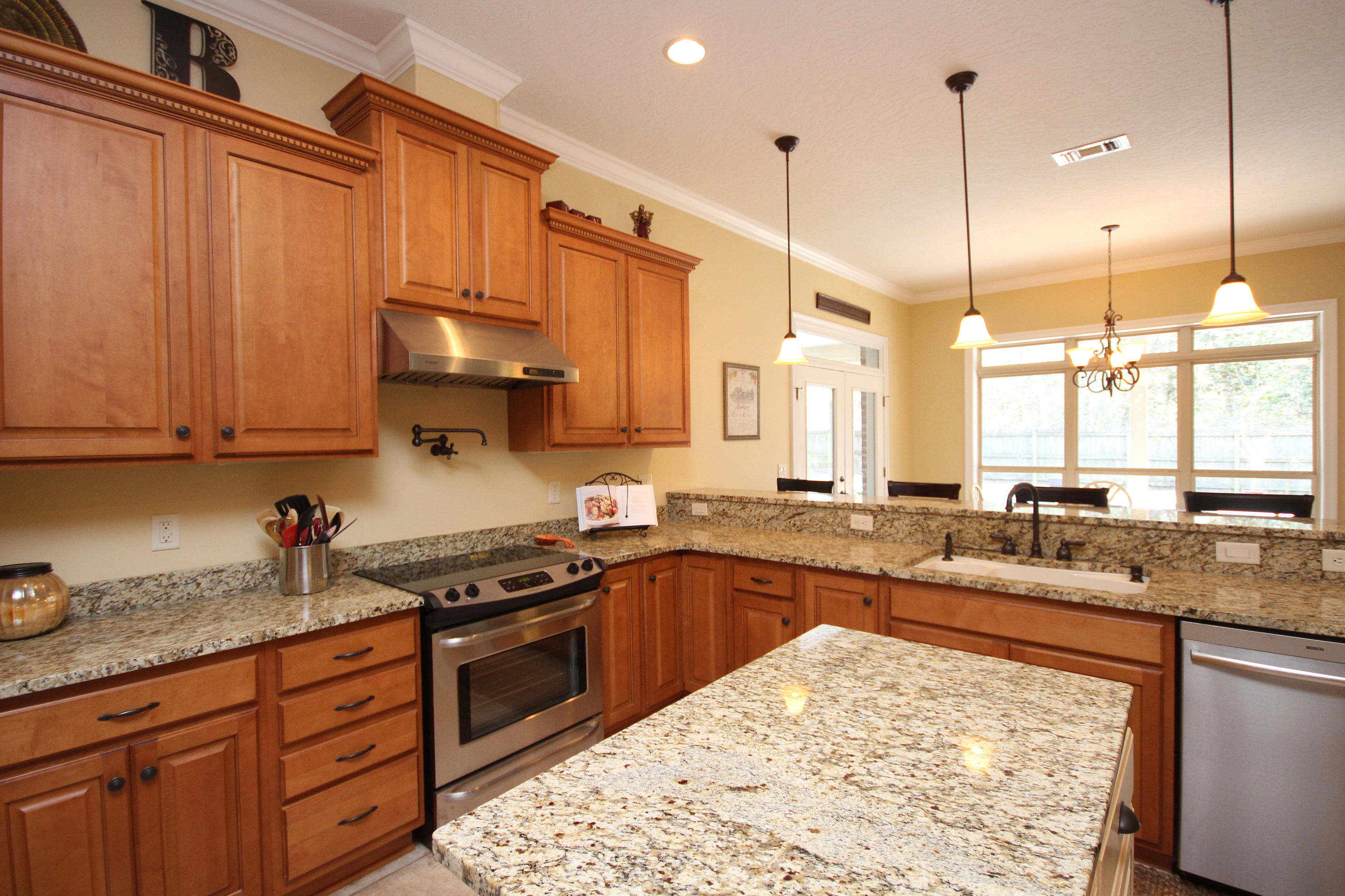 ROBLEDAL ESTATES - Residential