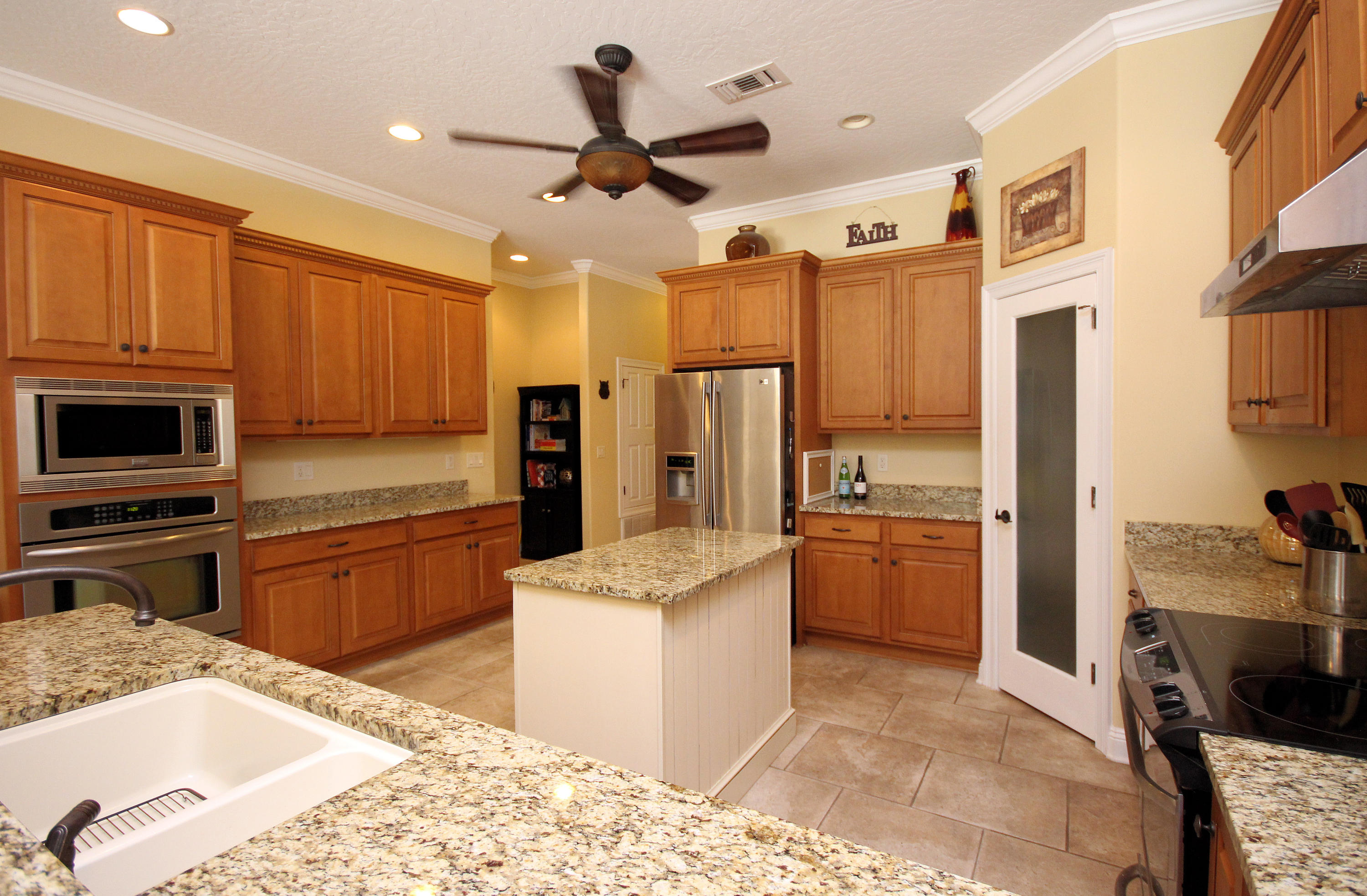 ROBLEDAL ESTATES - Residential