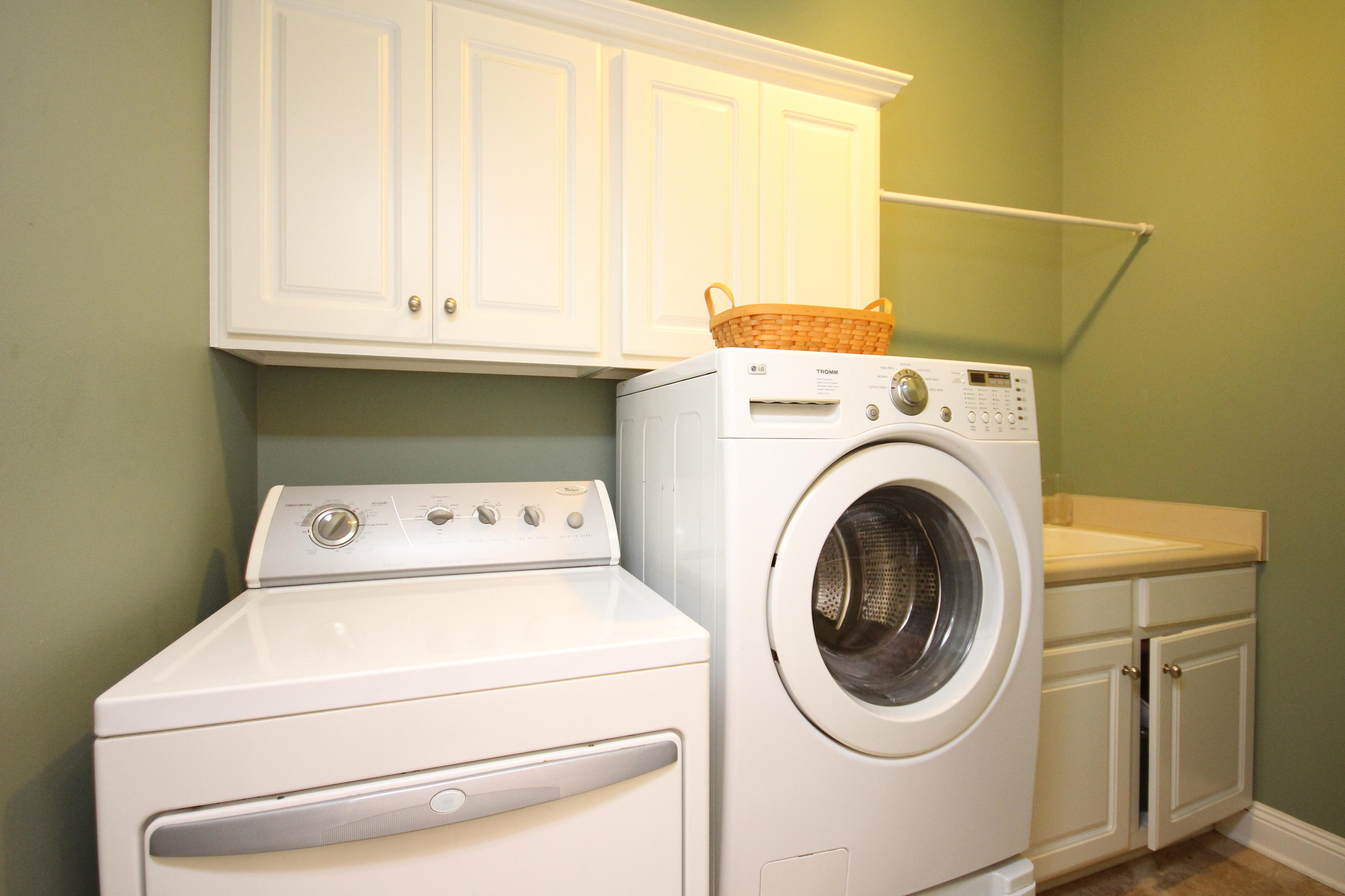 ROBLEDAL ESTATES - Residential