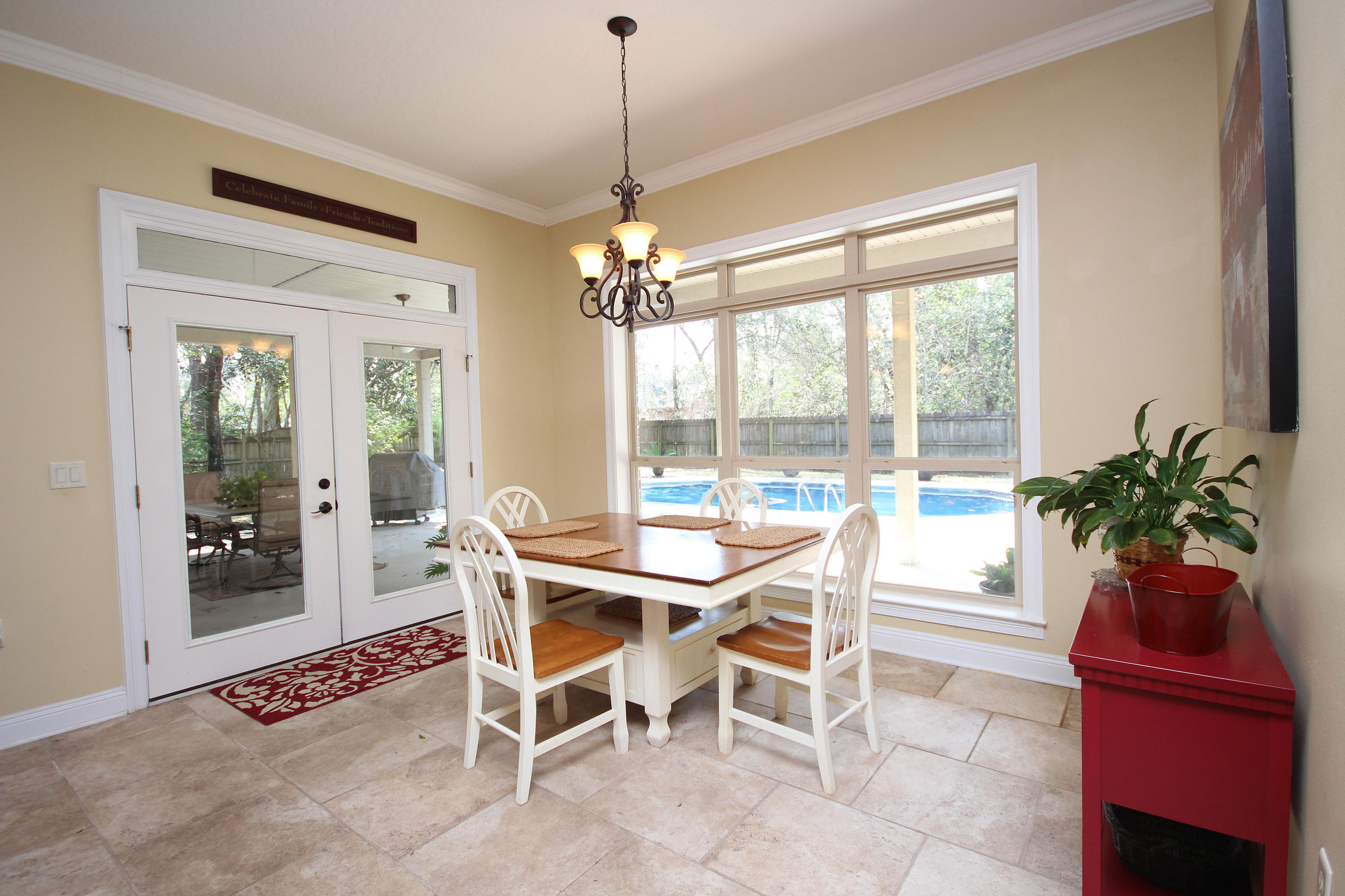 ROBLEDAL ESTATES - Residential