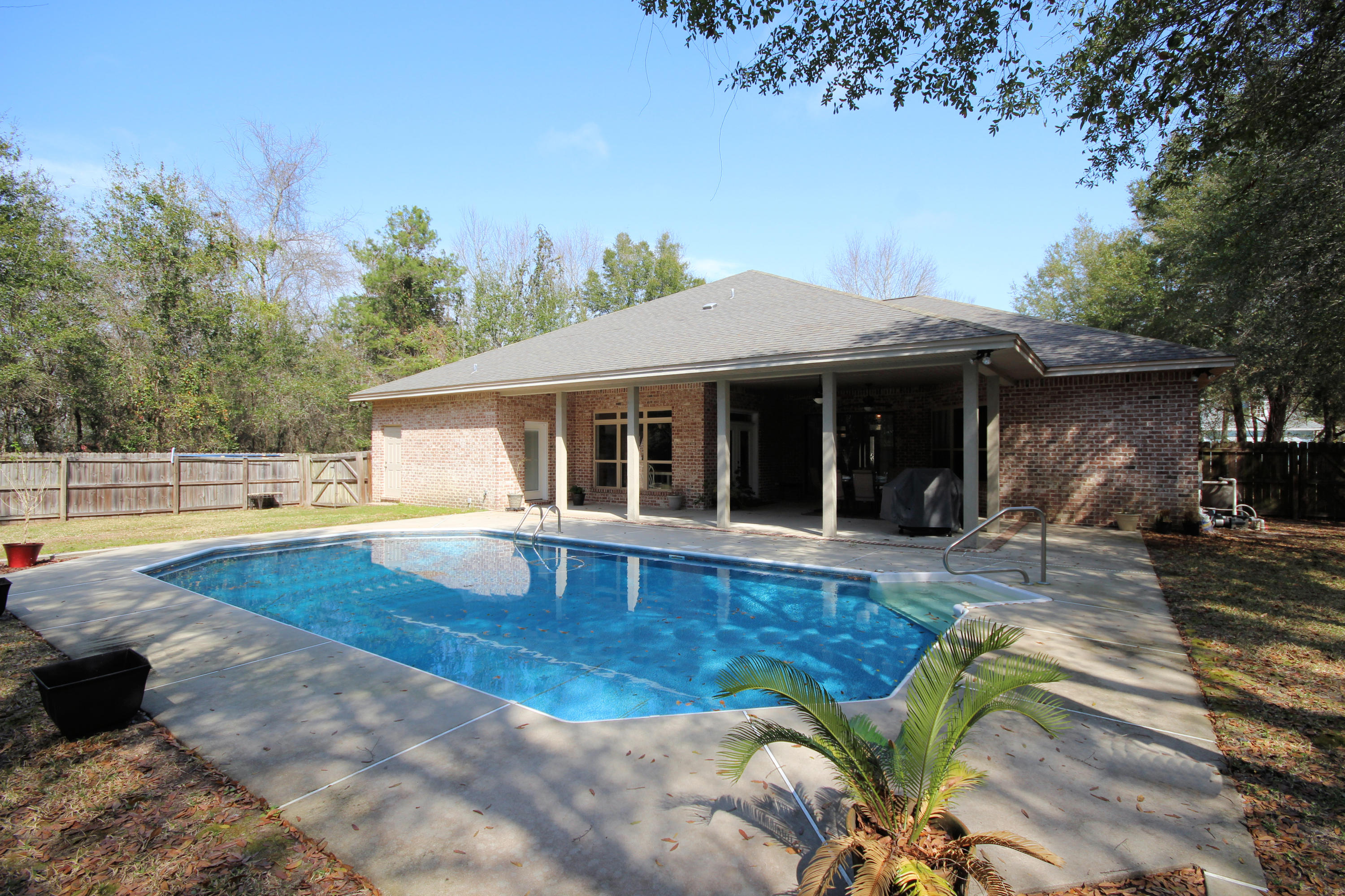 ROBLEDAL ESTATES - Residential