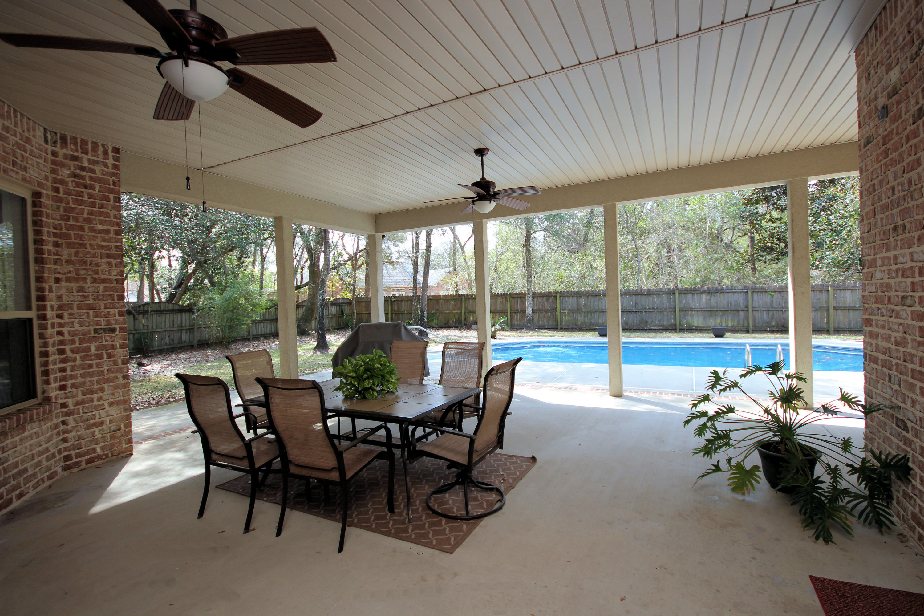 ROBLEDAL ESTATES - Residential