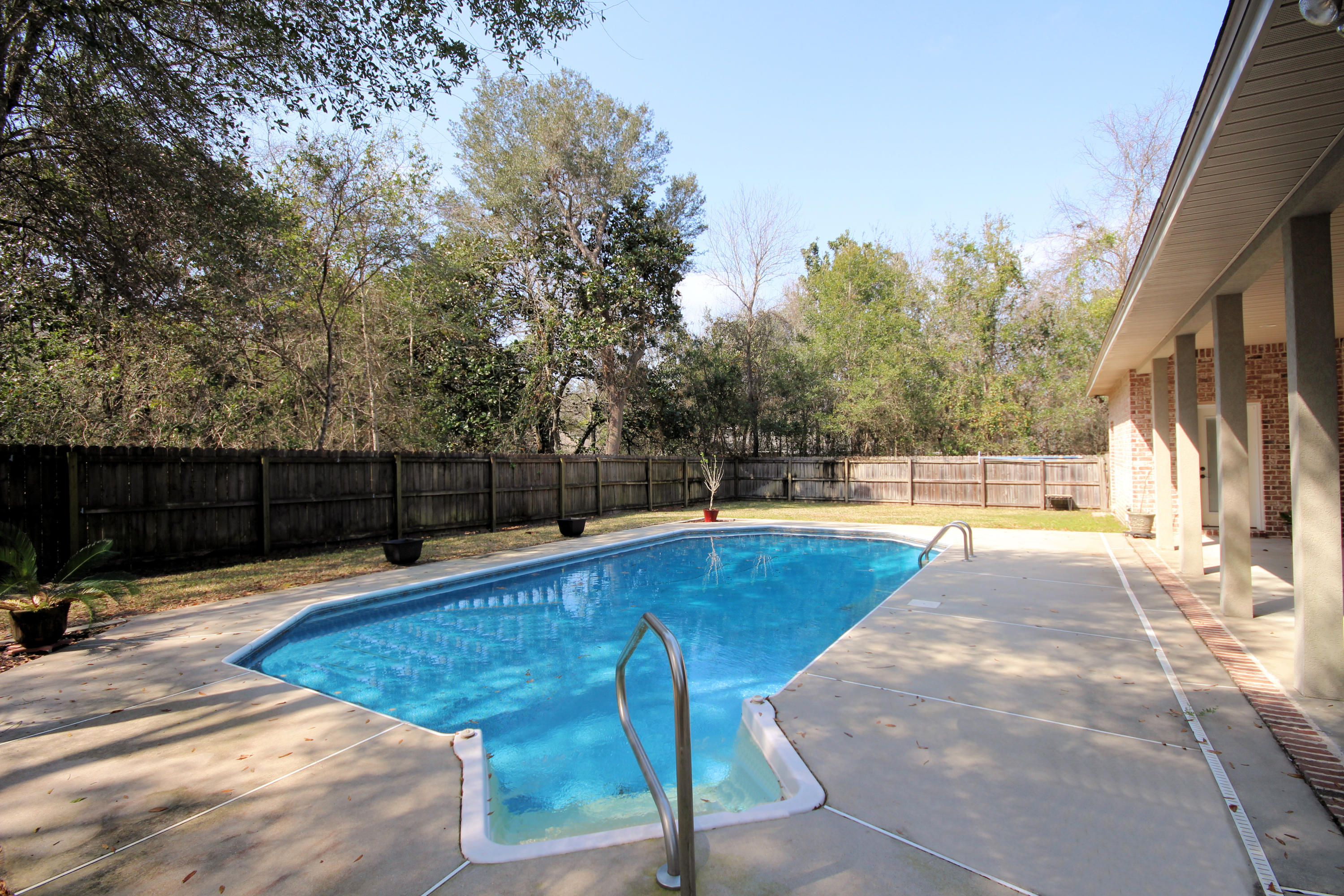 ROBLEDAL ESTATES - Residential