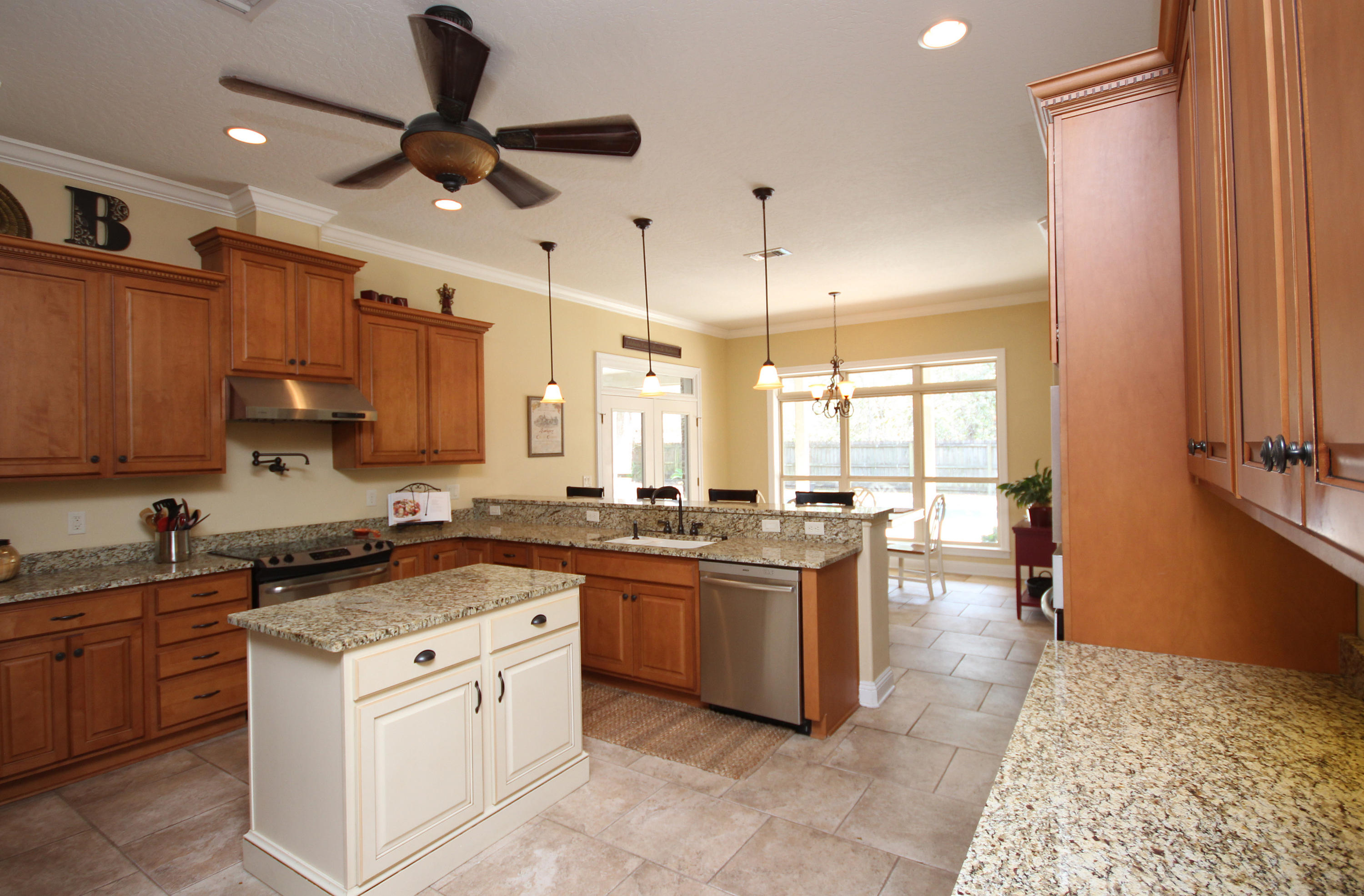 ROBLEDAL ESTATES - Residential