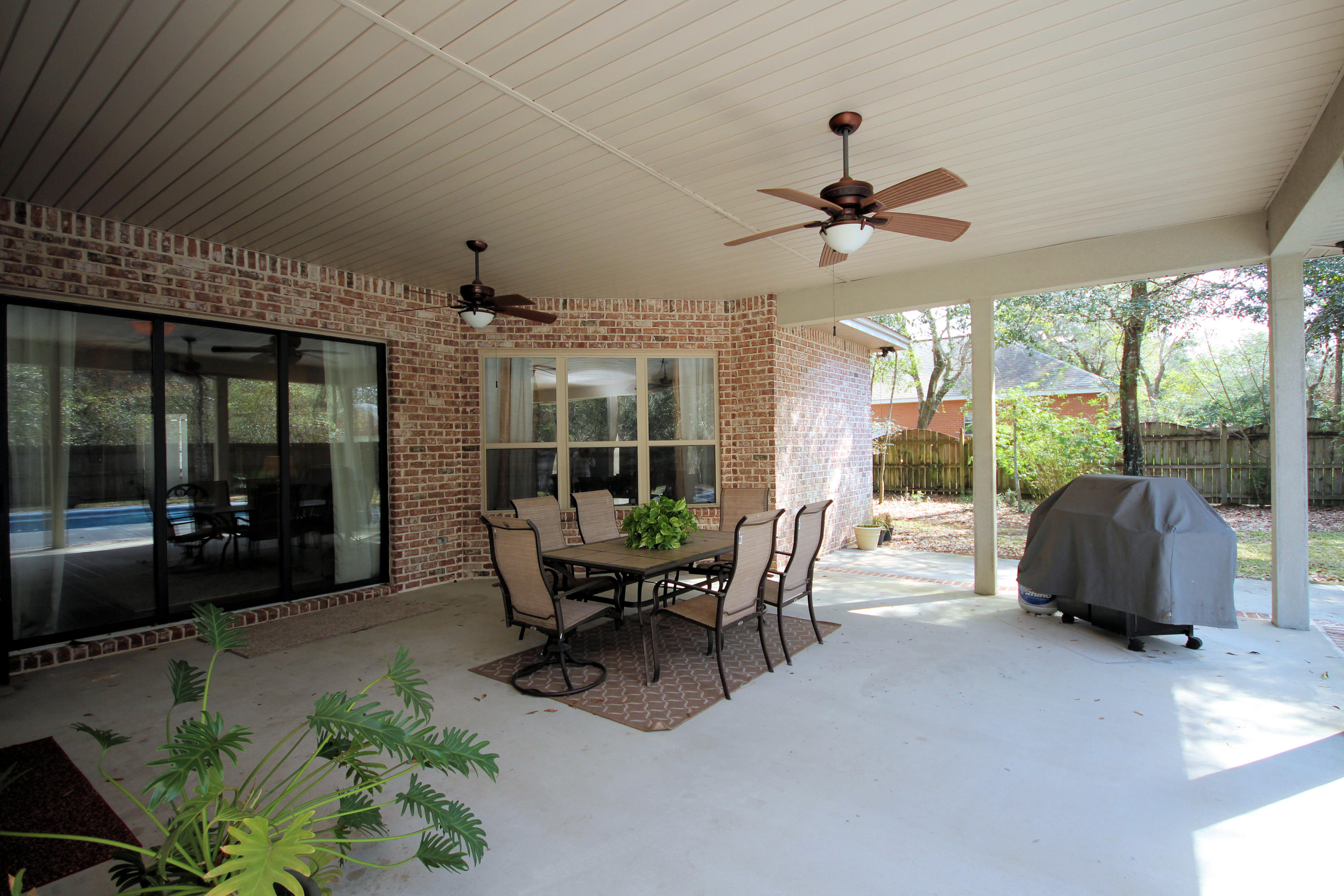 ROBLEDAL ESTATES - Residential