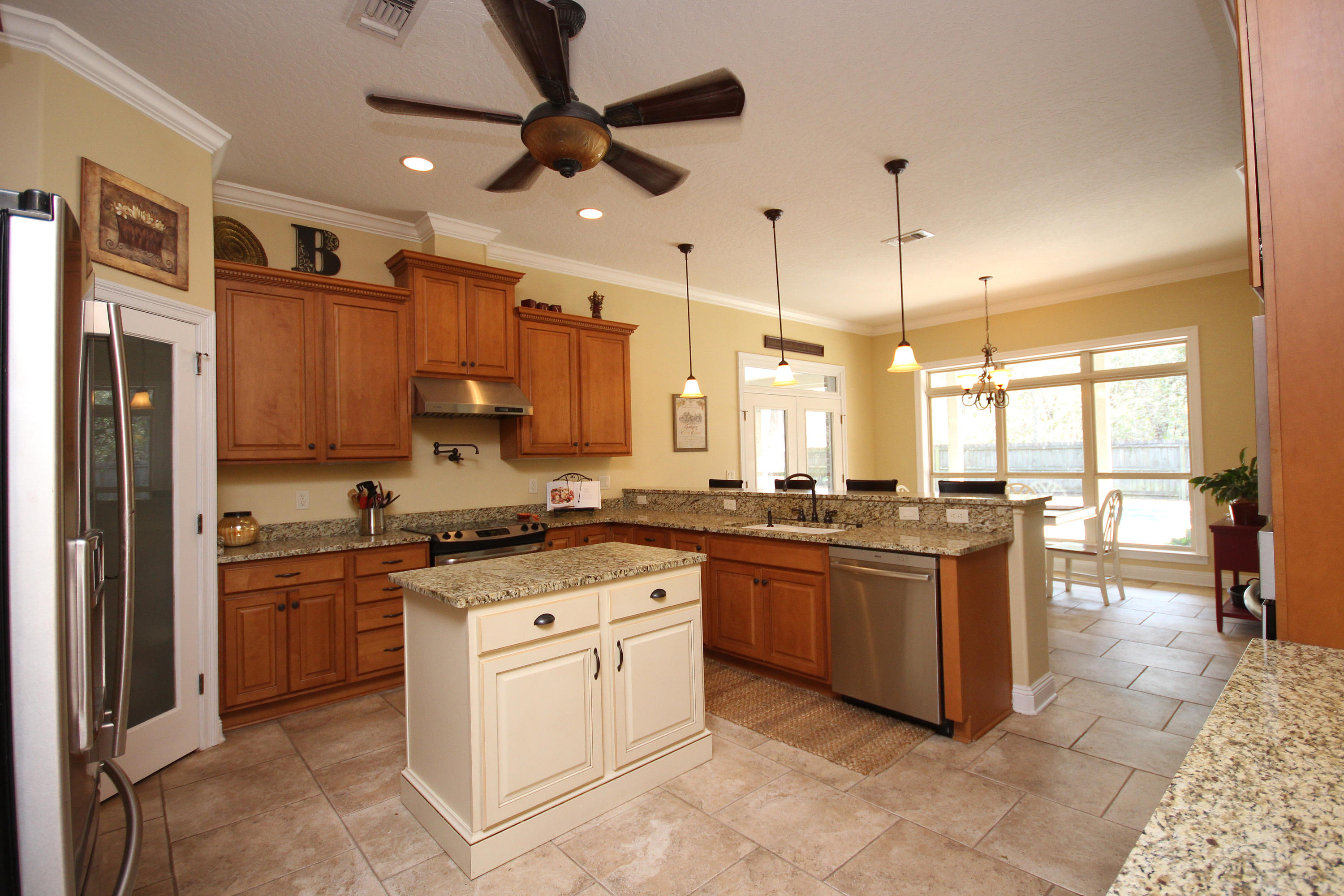 ROBLEDAL ESTATES - Residential