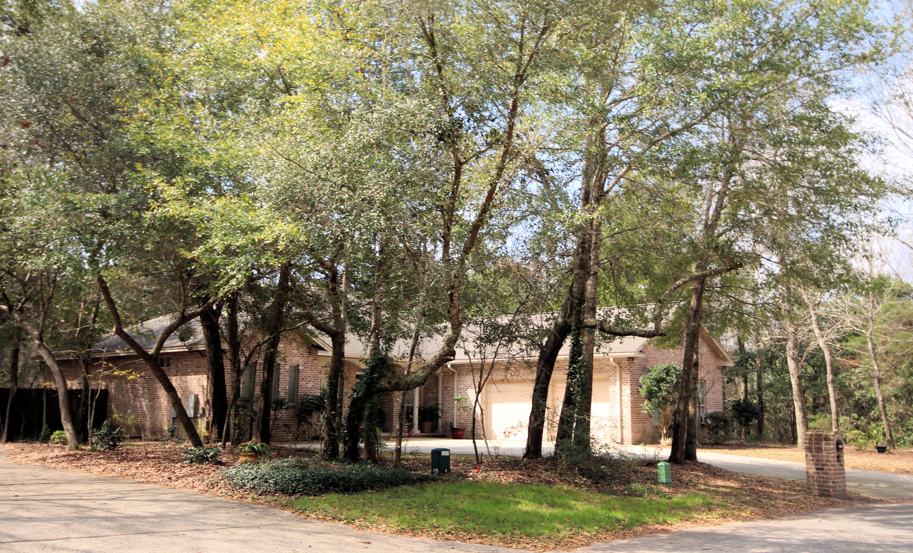 ROBLEDAL ESTATES - Residential