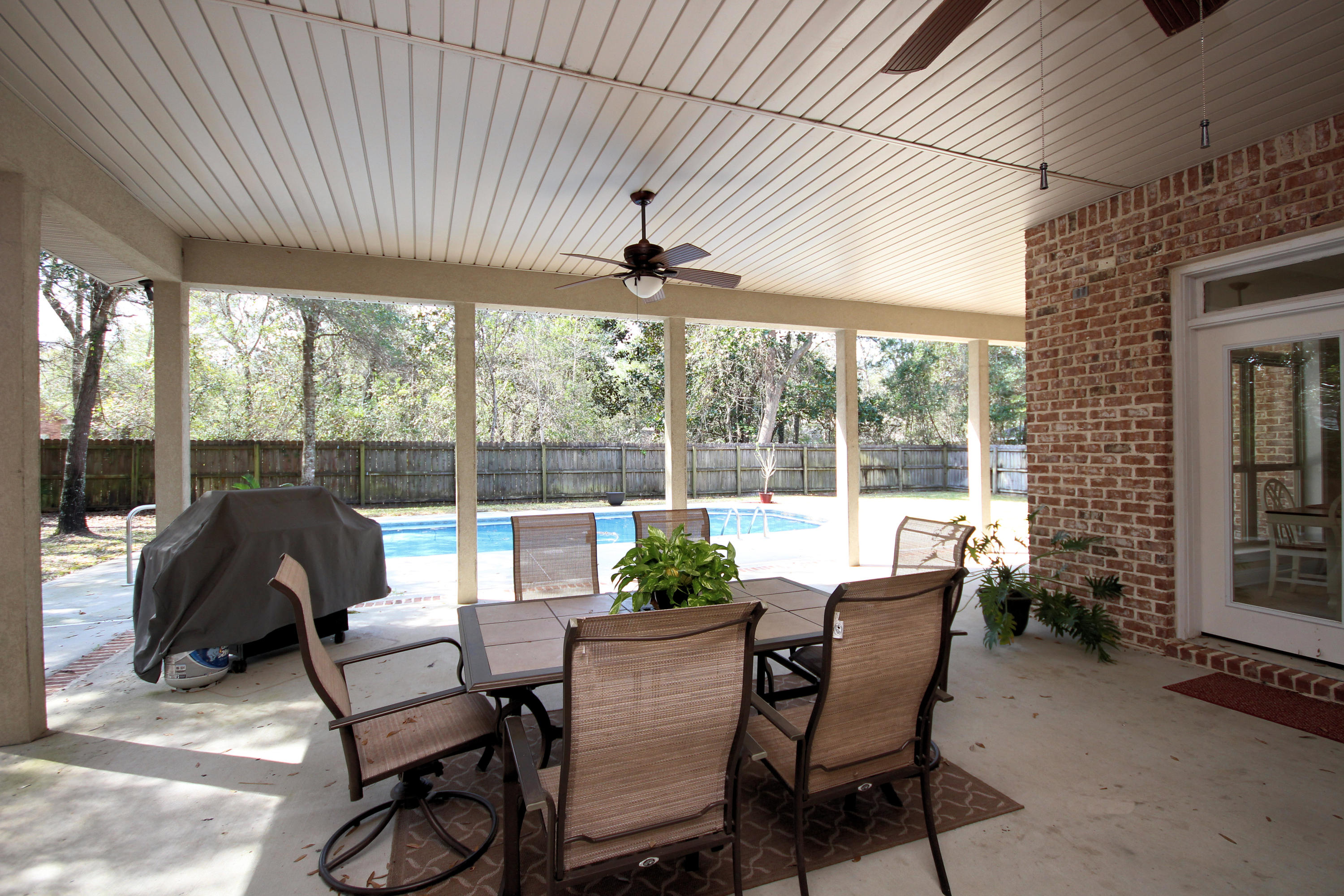 ROBLEDAL ESTATES - Residential