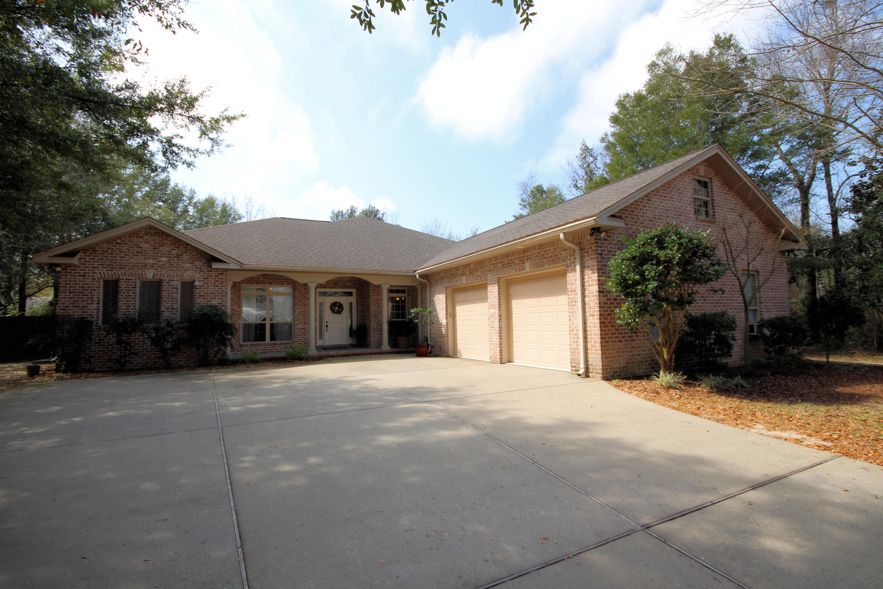 ROBLEDAL ESTATES - Residential