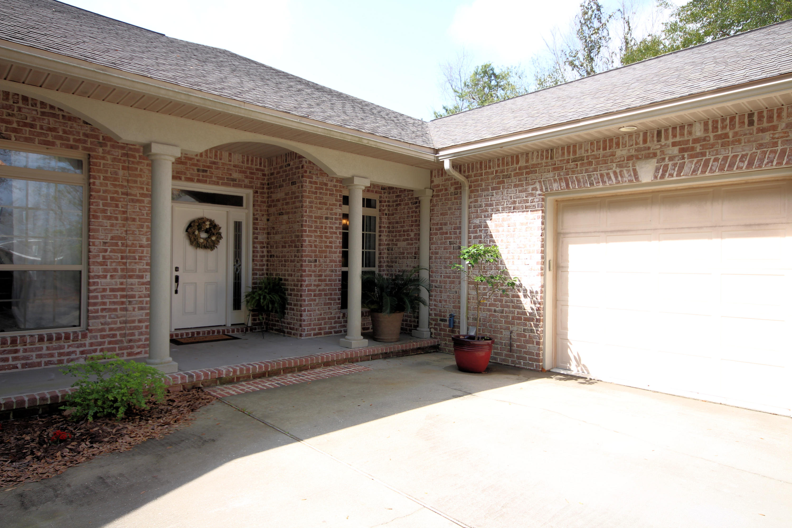 ROBLEDAL ESTATES - Residential