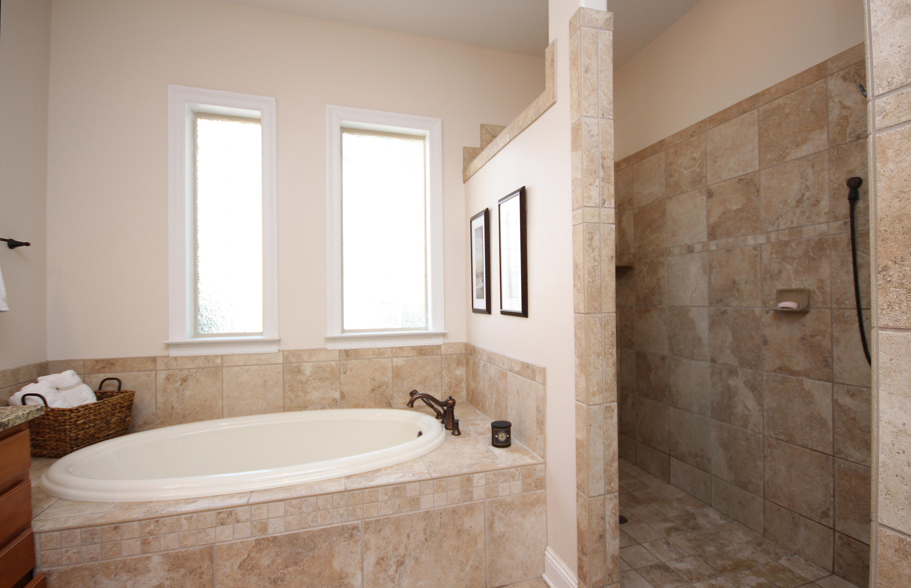 ROBLEDAL ESTATES - Residential