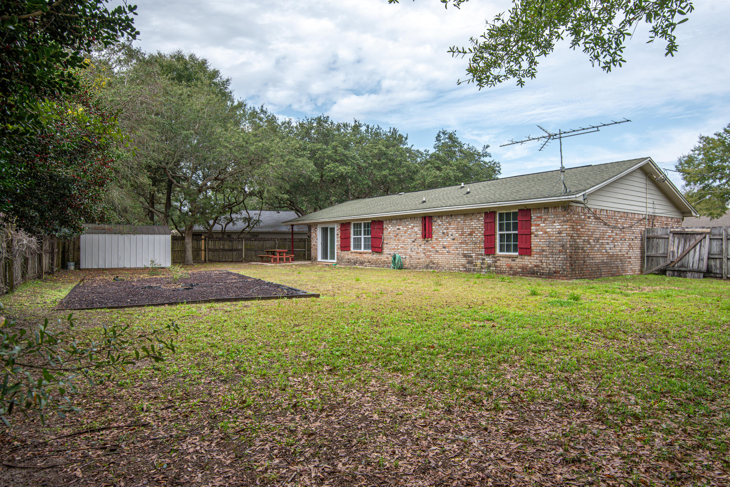 COUNTRY BREEZE ESTATES - Residential