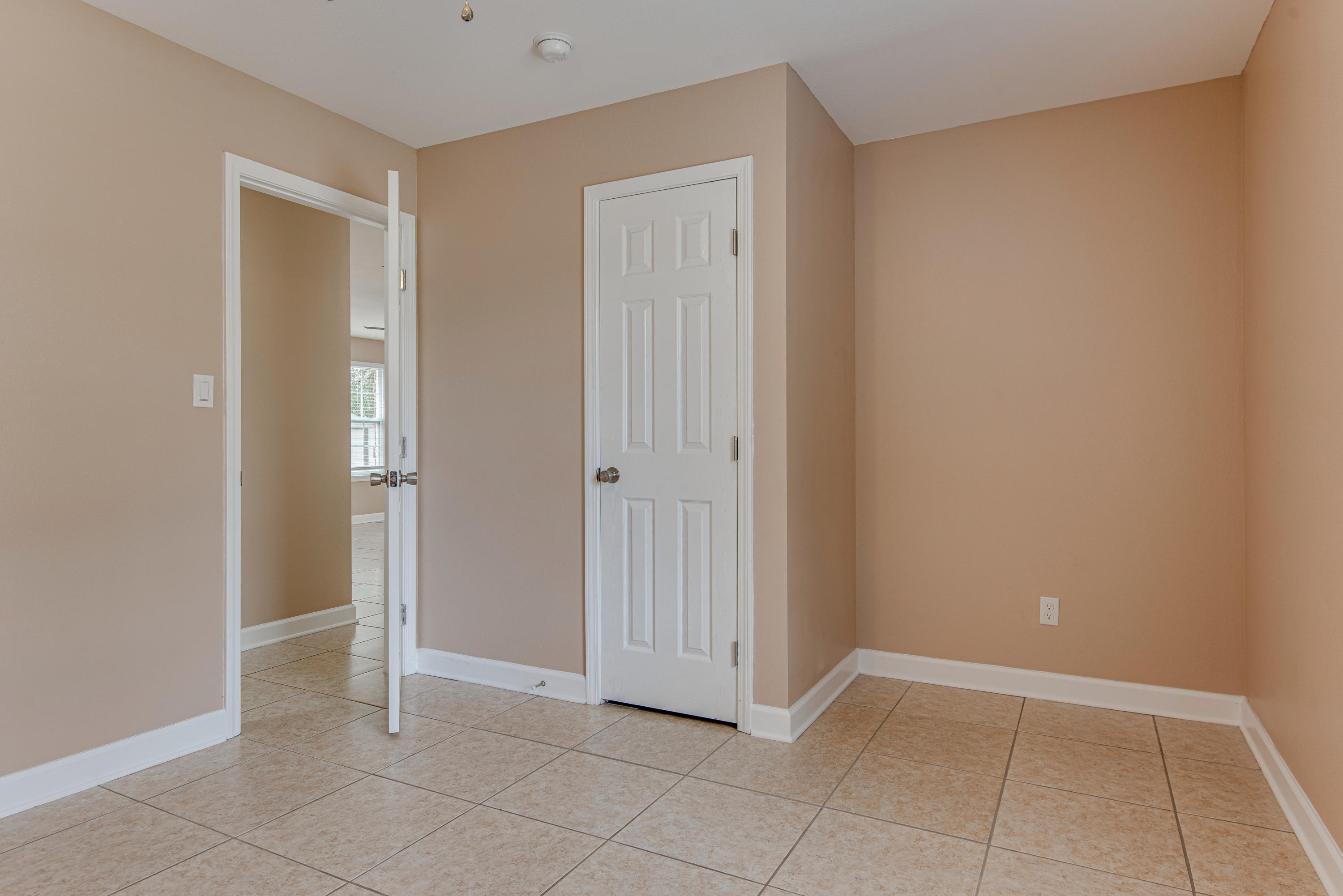 COUNTRY BREEZE ESTATES - Residential