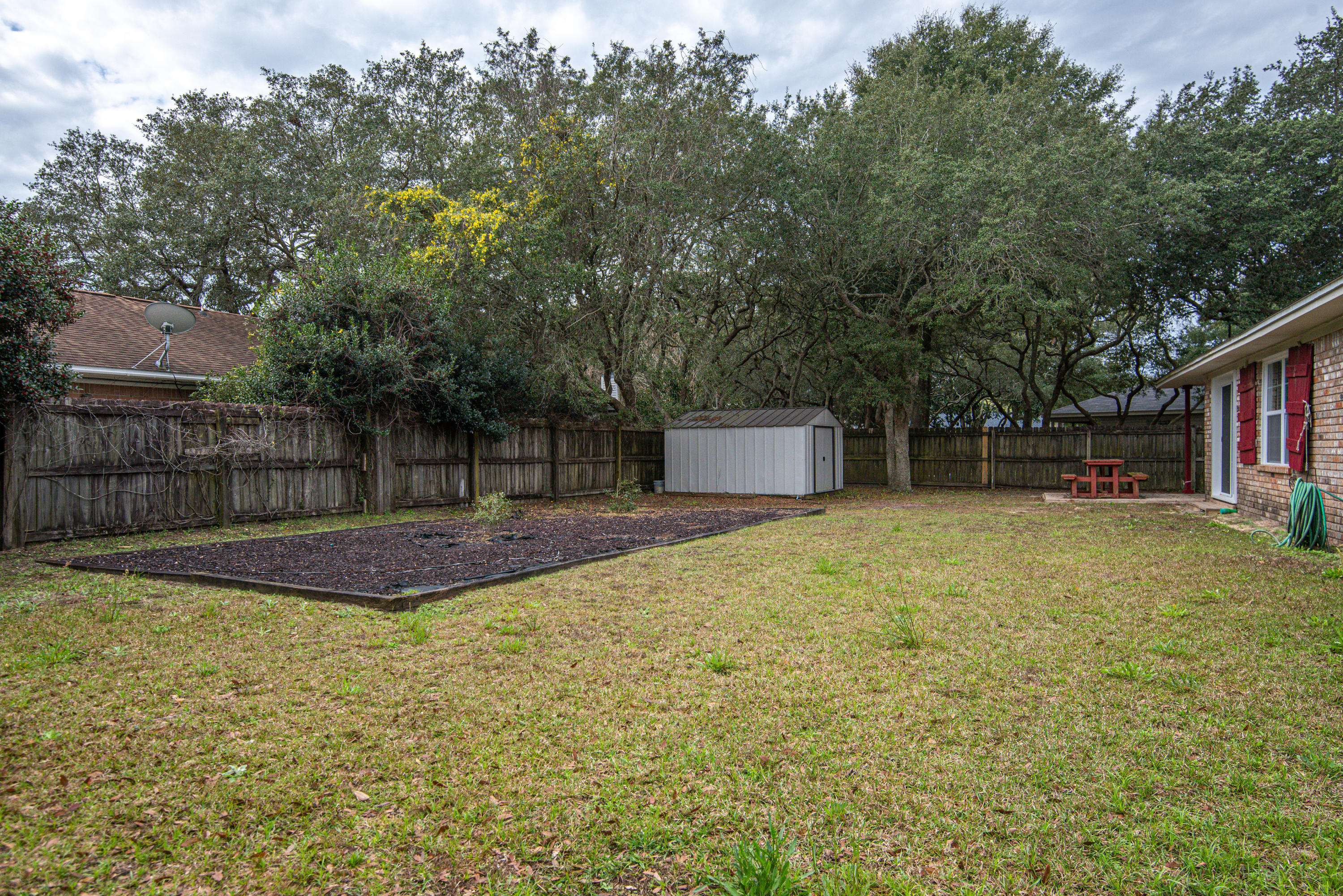 COUNTRY BREEZE ESTATES - Residential