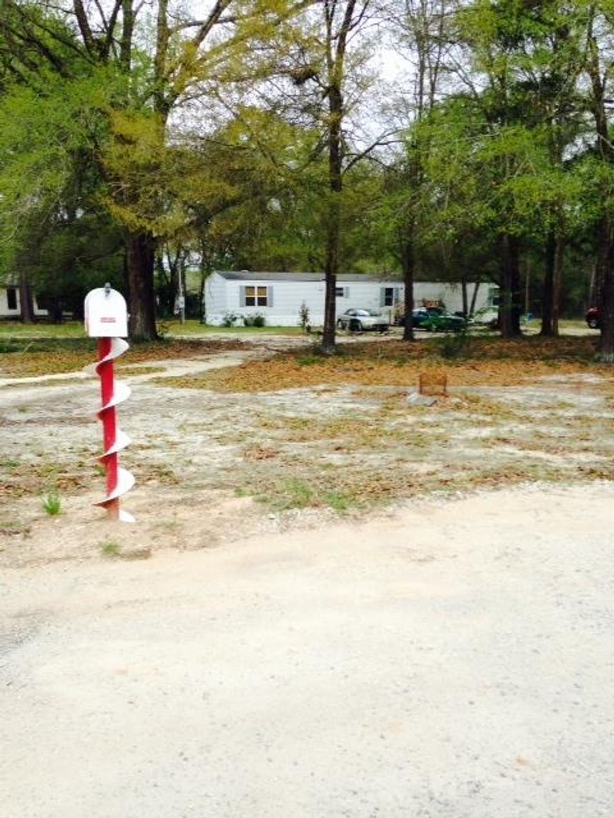 Country home on 2 acres. This 2000 model single wide is close to town and shopping. Near the Argyle community just off east Hwy 90. Included in the transaction the seller will pay for brand new septic tank system. Motivated Seller, call today.