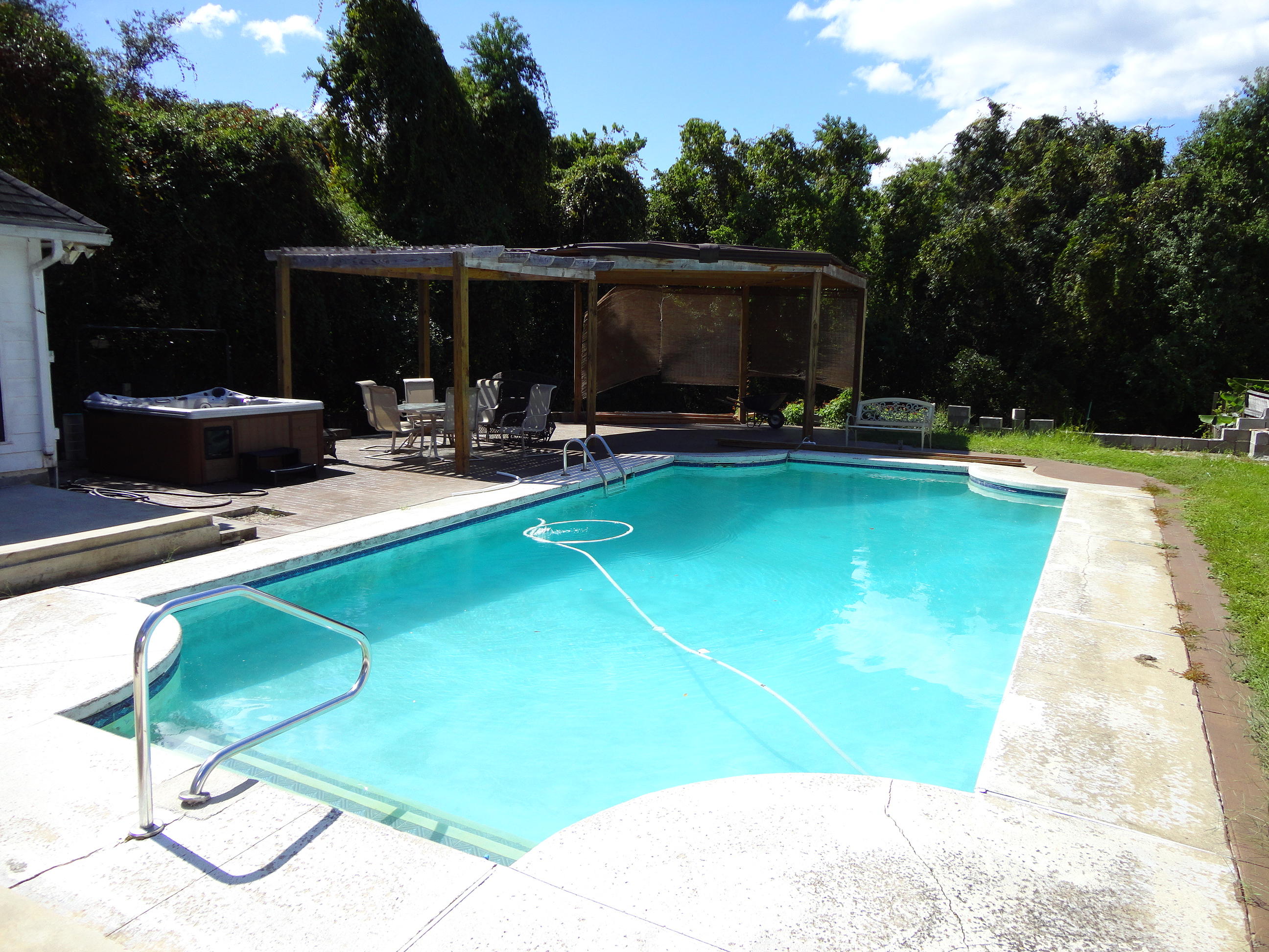 LAKE LORRAINE GARDENS - Residential