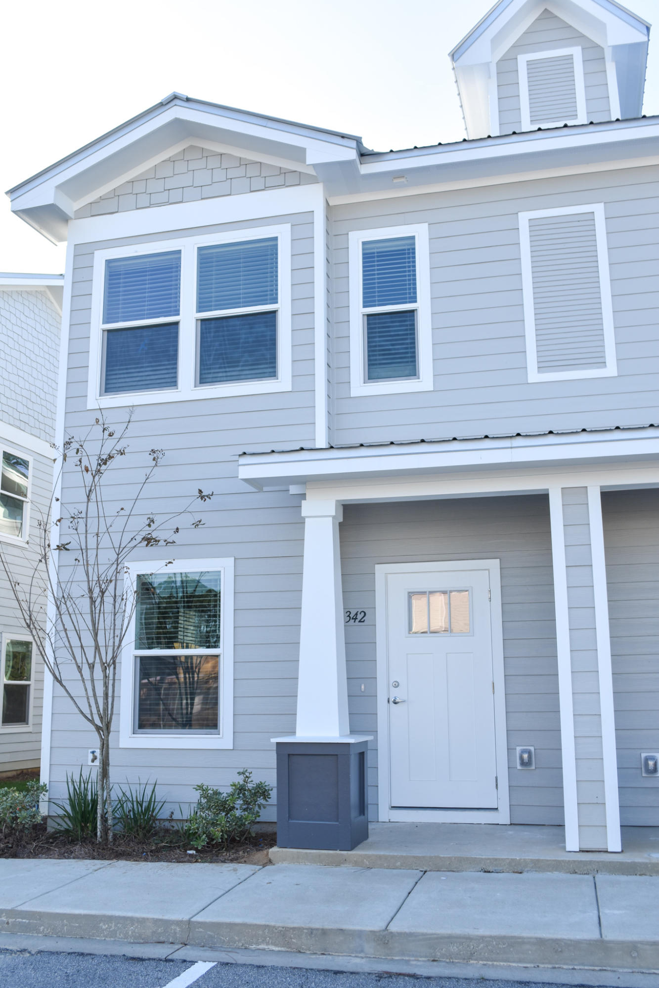 Brand New 3 bedroom 2.5 bath end unit townhouse available for lease now! Open living area on the first floor including Living, Dining and Kitchen with Island. Desk Cove and 1/2 bath located under the stairs. All bedrooms are located on the 2nd floor. Maintenance free vinyl plank flooring and covered rear porch. Close proximity to Freeport Schools and Community Pool.