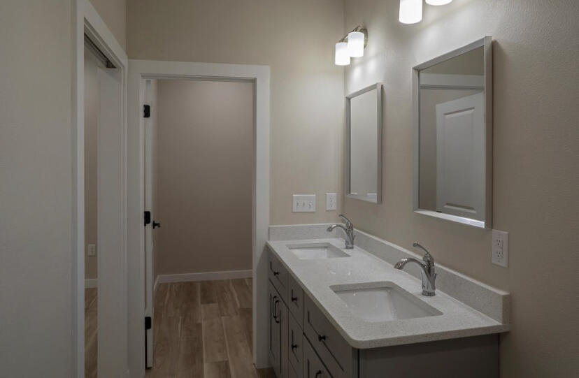 OAKWOOD LAKES ESTATES - Residential