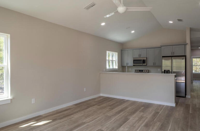 OAKWOOD LAKES ESTATES - Residential