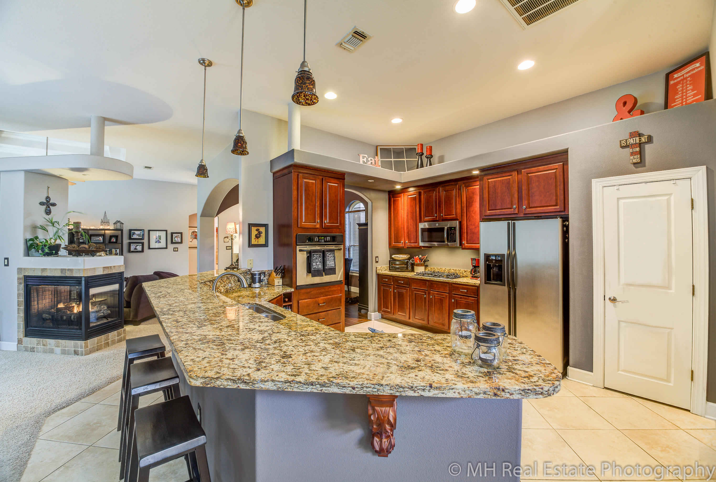 CHARDONNAY ESTATES - Residential