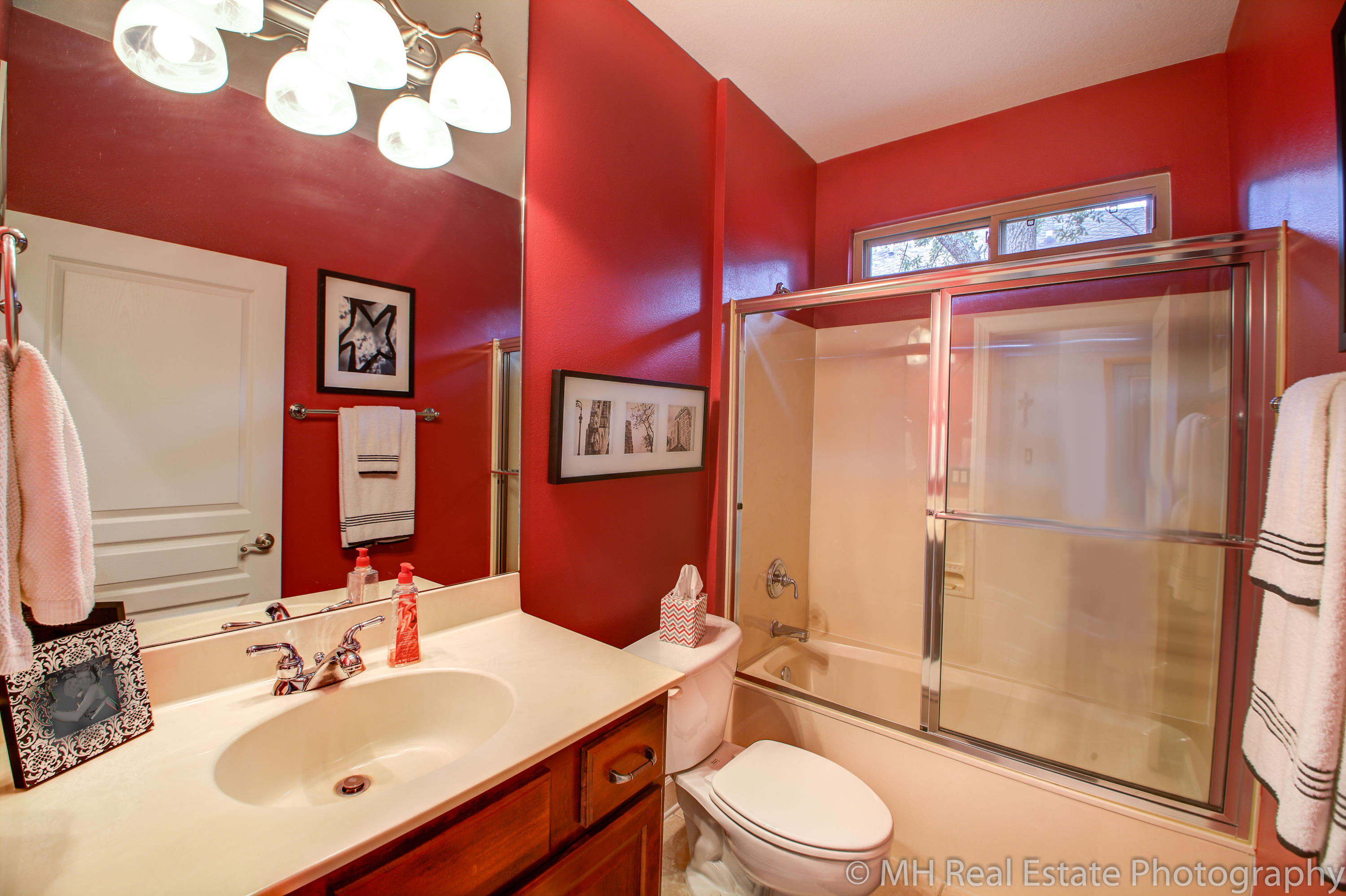 CHARDONNAY ESTATES - Residential