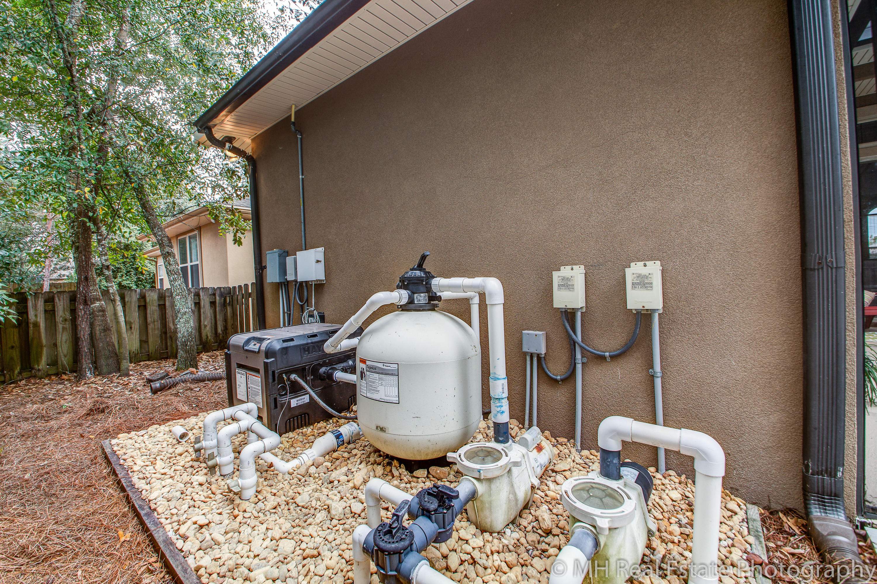 CHARDONNAY ESTATES - Residential