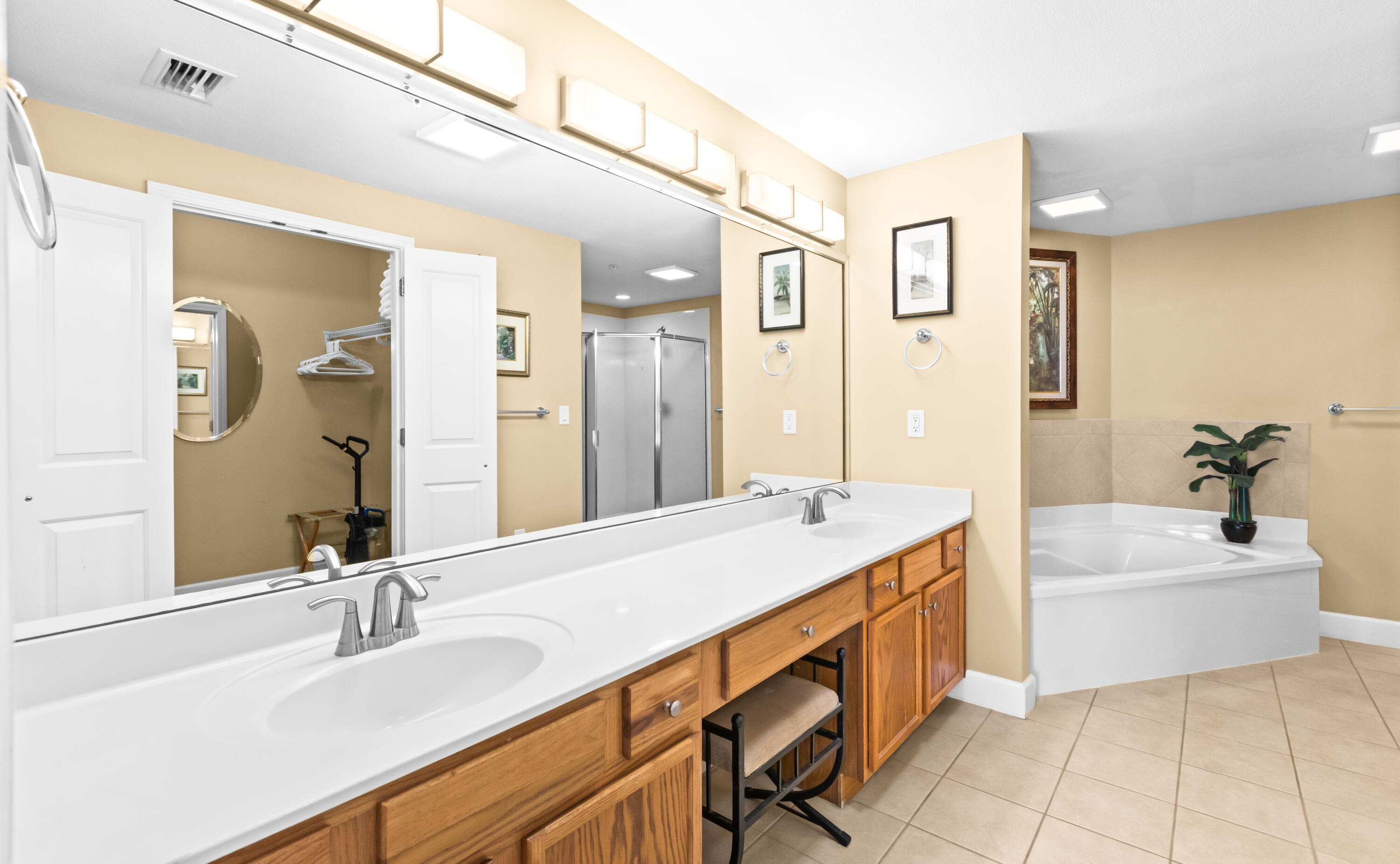 SOUTH BEACH CONDO - Residential