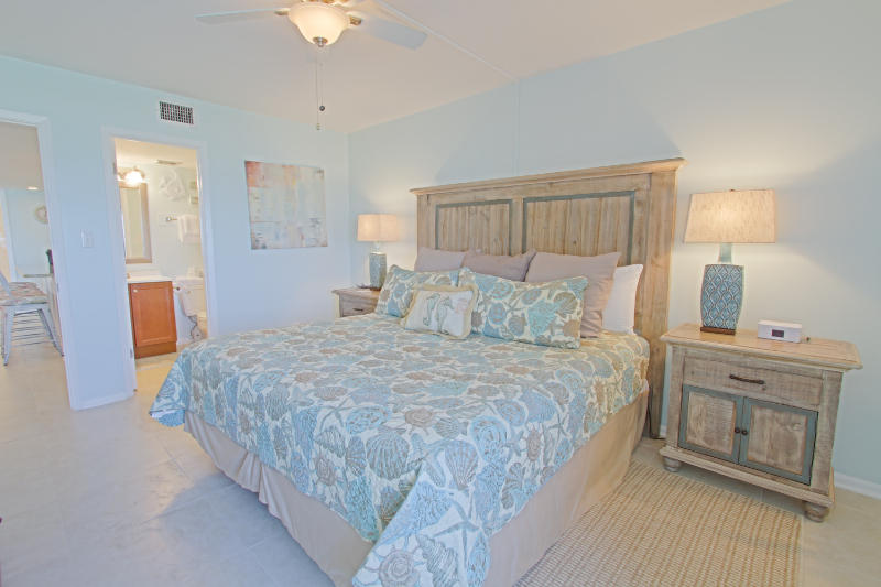 HOLIDAY SURF & RACQUET CLUB - Residential