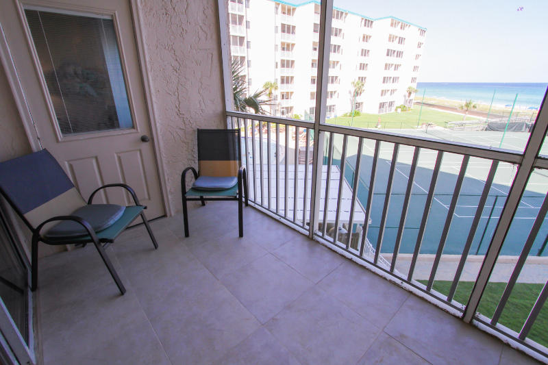 HOLIDAY SURF & RACQUET CLUB - Residential