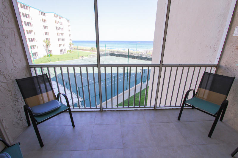 HOLIDAY SURF & RACQUET CLUB - Residential