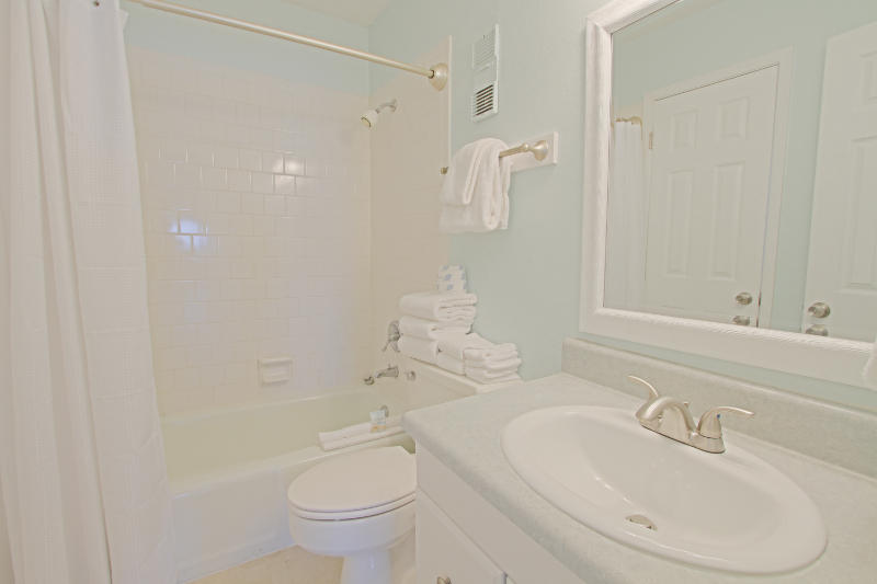 HOLIDAY SURF & RACQUET CLUB - Residential