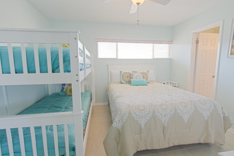 HOLIDAY SURF & RACQUET CLUB - Residential