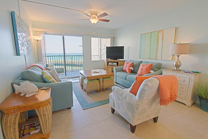 HOLIDAY SURF & RACQUET CLUB - Residential
