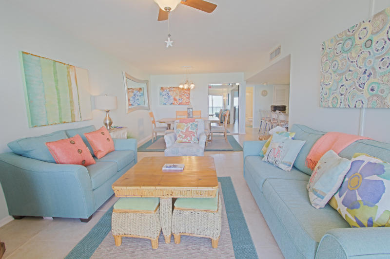 HOLIDAY SURF & RACQUET CLUB - Residential