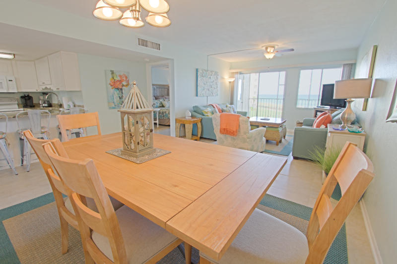 HOLIDAY SURF & RACQUET CLUB - Residential